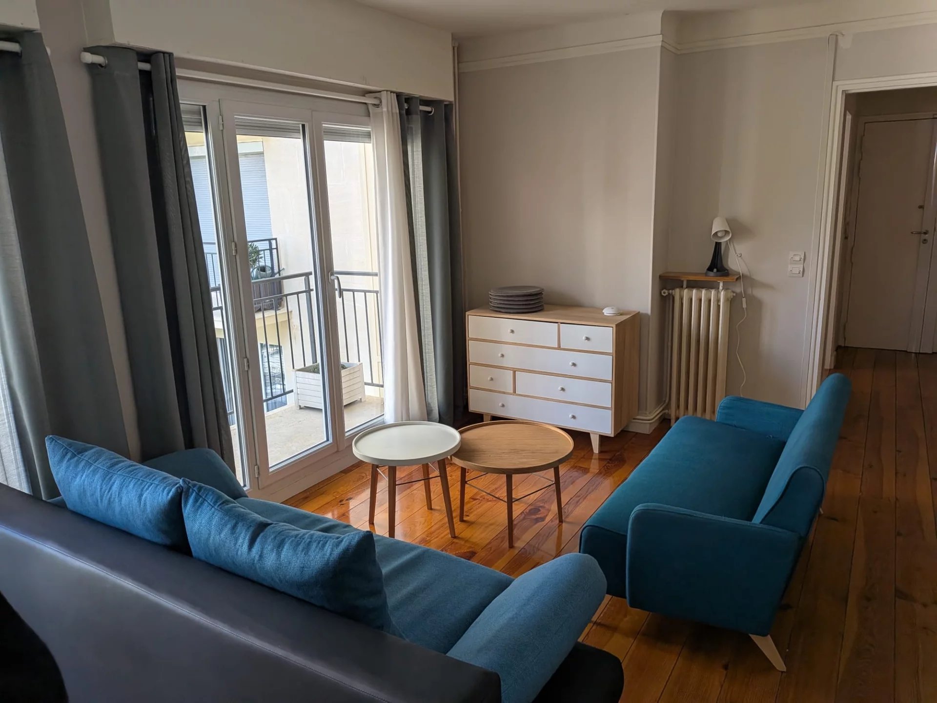 92200 Neuilly sur Seine: confortable 2 pièces avec balcon, cave et petit parking