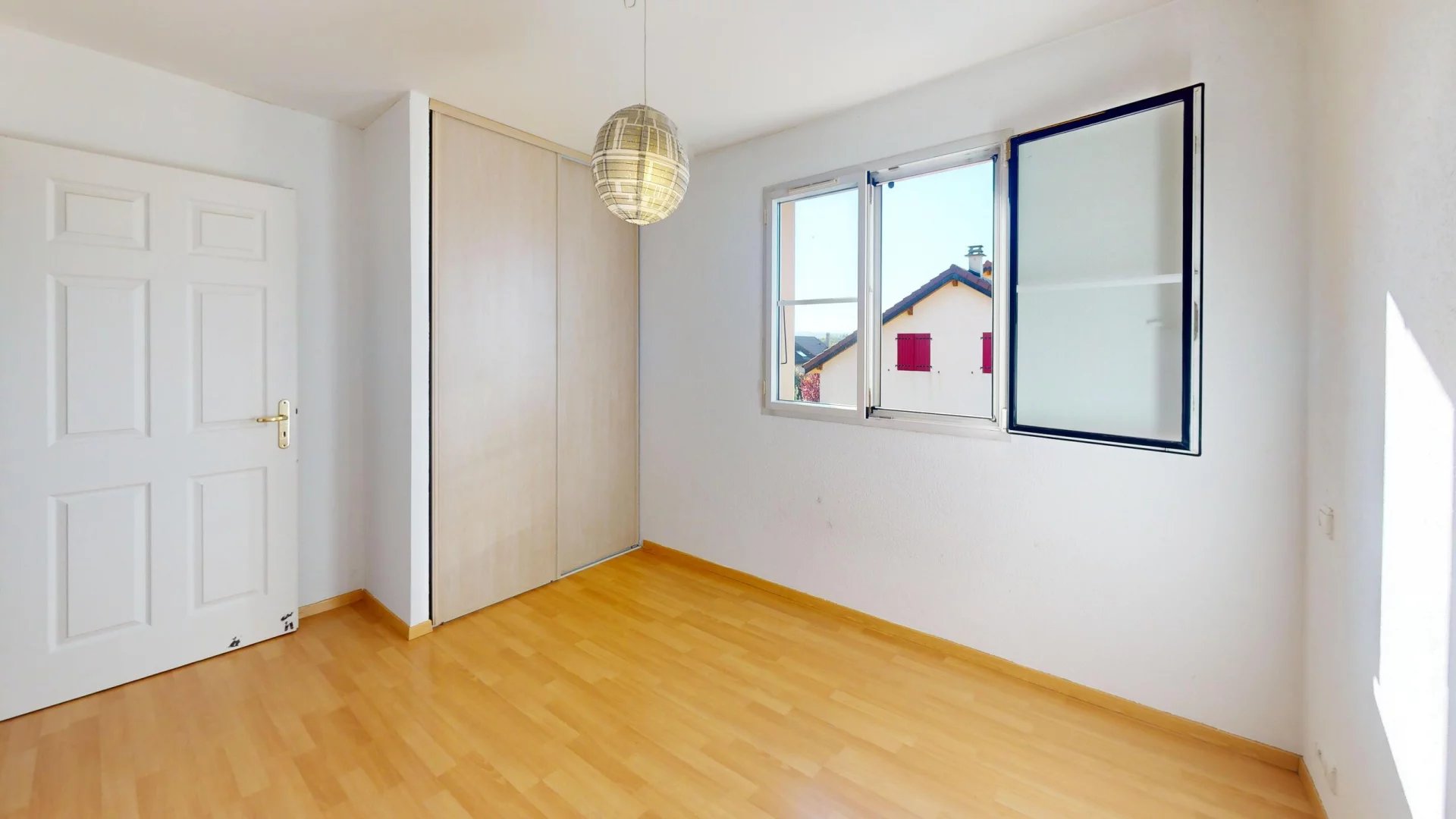 Villa 3 chambres, 3 SdB, jardin, dans résidence piscine - prox. Genève