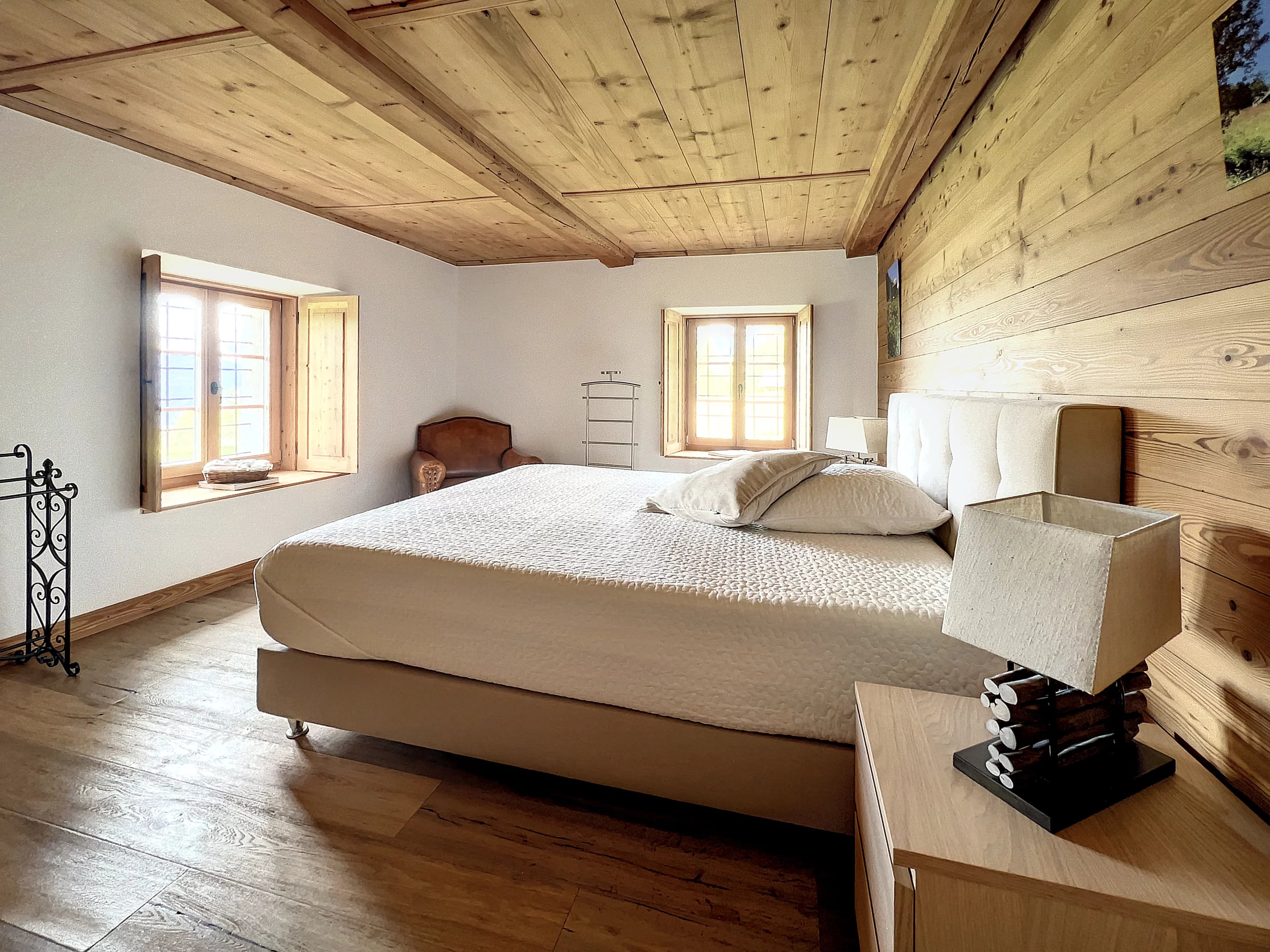 Domaine exceptionnel et exclusif entièrement rénové au coeur des Alpes Valaisannes