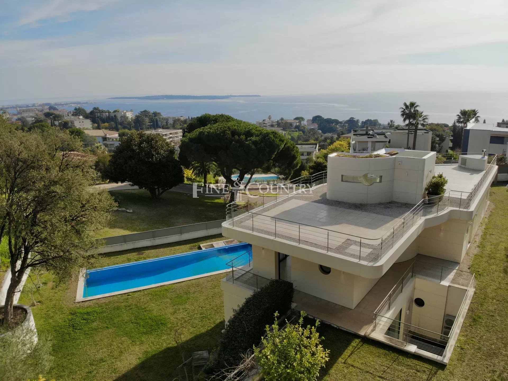 Photo of Villa for sale in Cannes with sea view