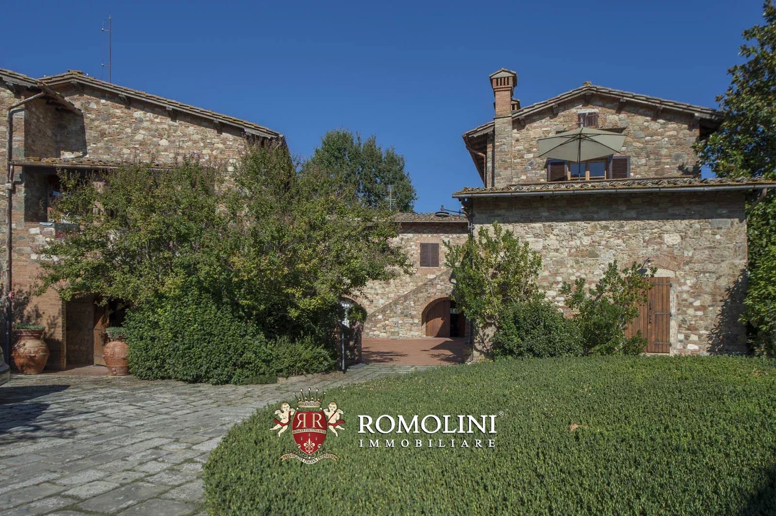 10 Bedroom Vineyard's Image 26