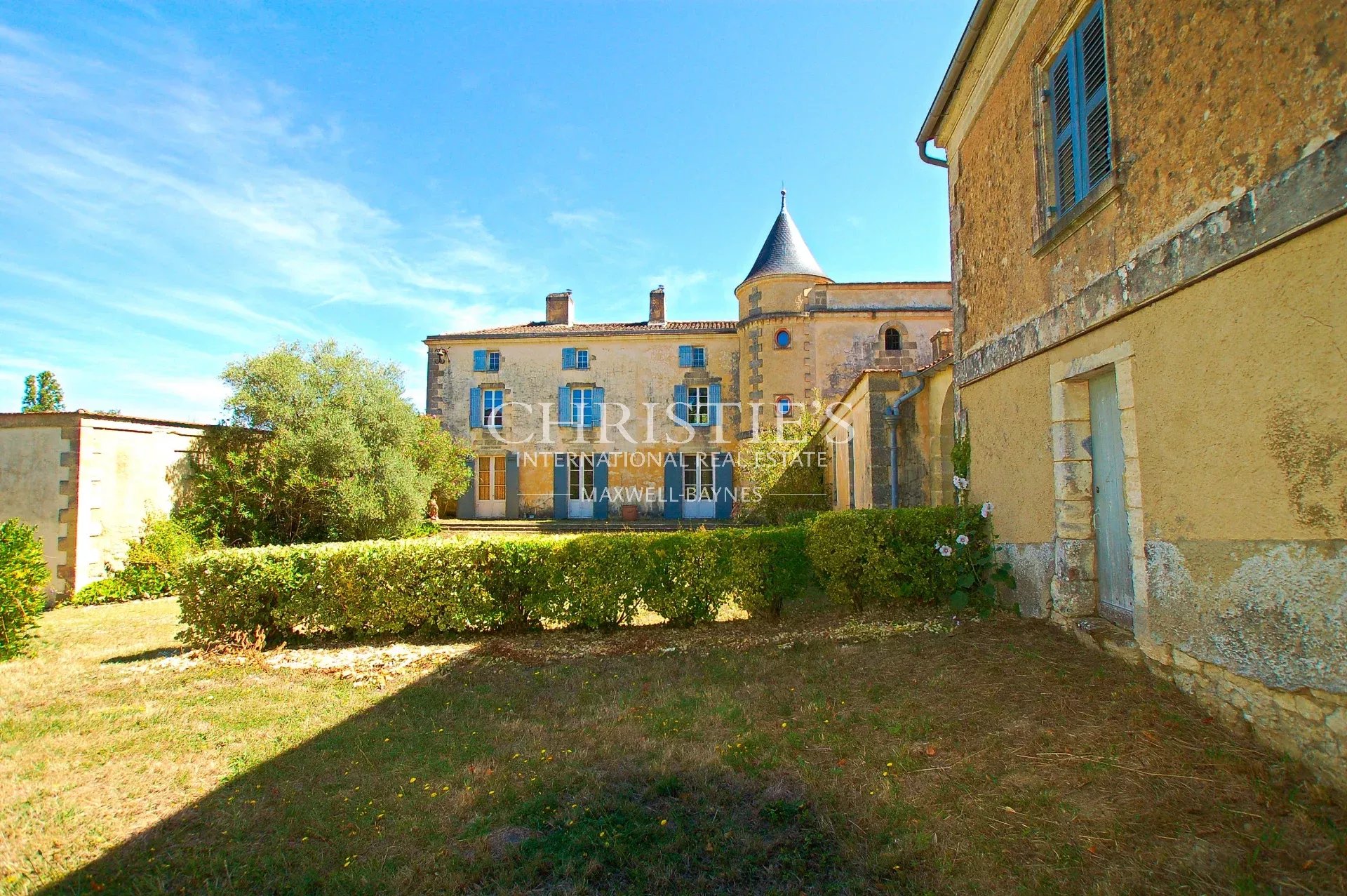 14 Bedroom Vineyard's Image 8