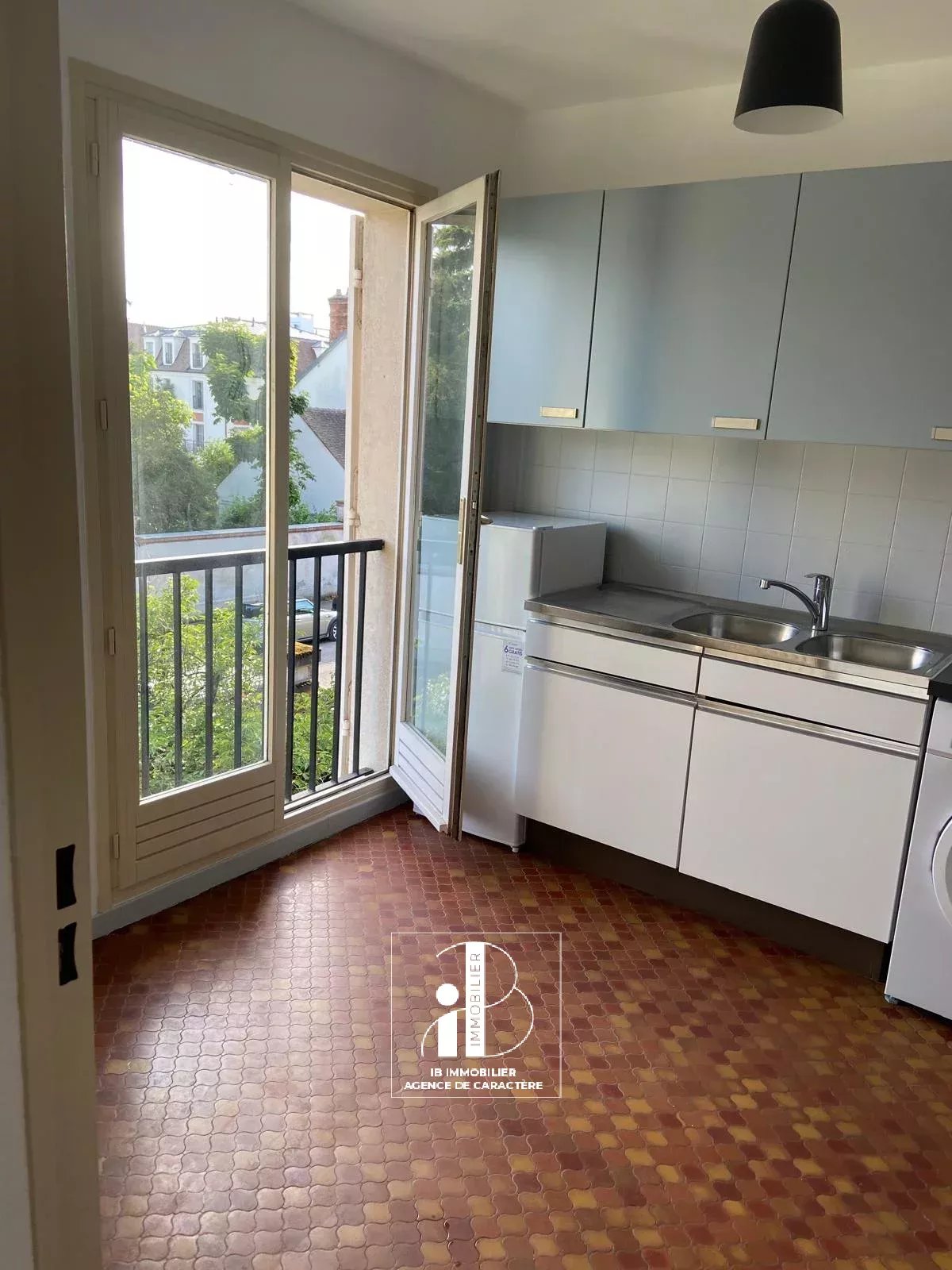 FONTAINEBLEAU T2 - 43 M² - NEAR TOWN CENTER - FURNITURE - PARKING SPACE
