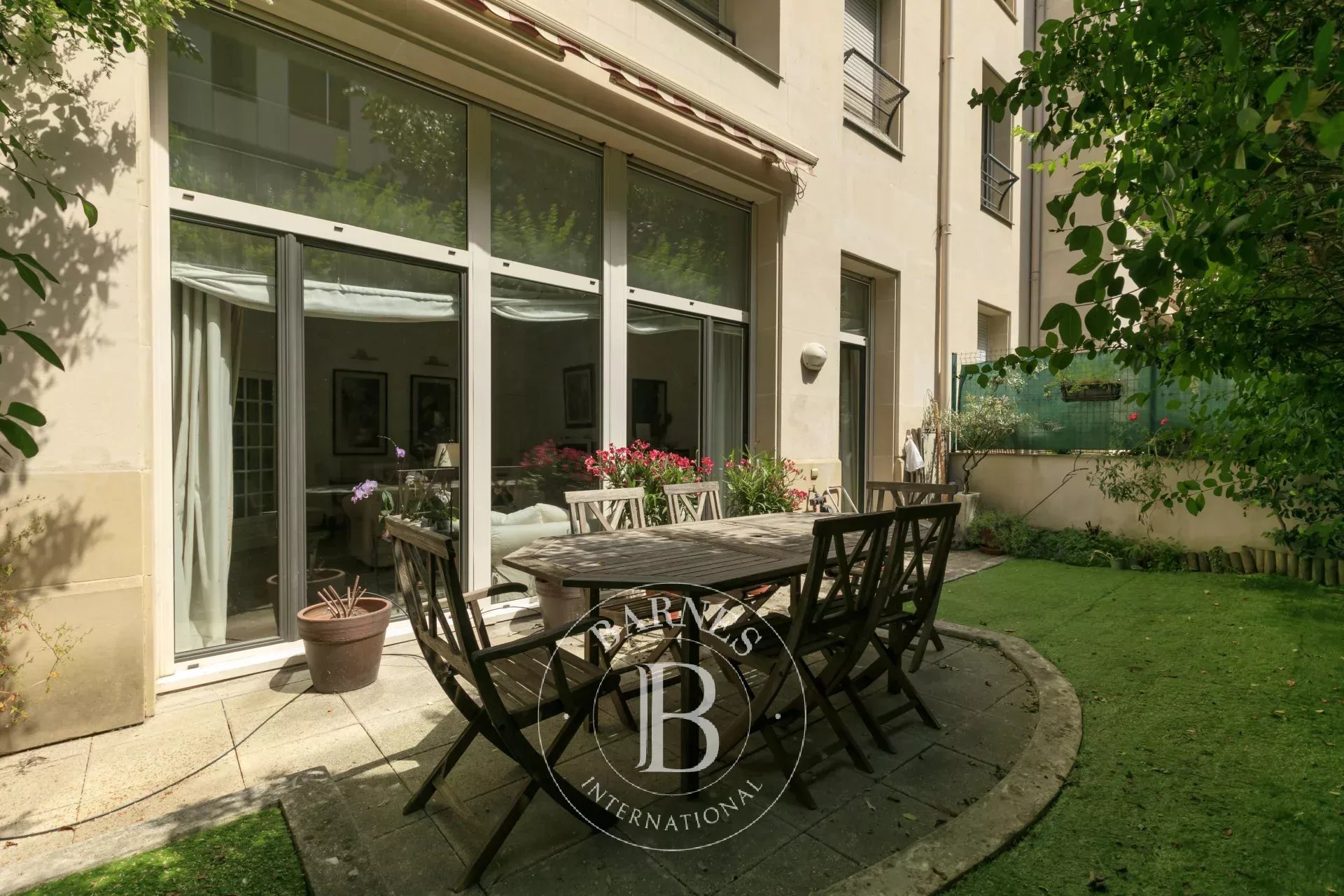 Appartement Issy-les-Moulineaux  -  ref 87055793 (picture 2)
