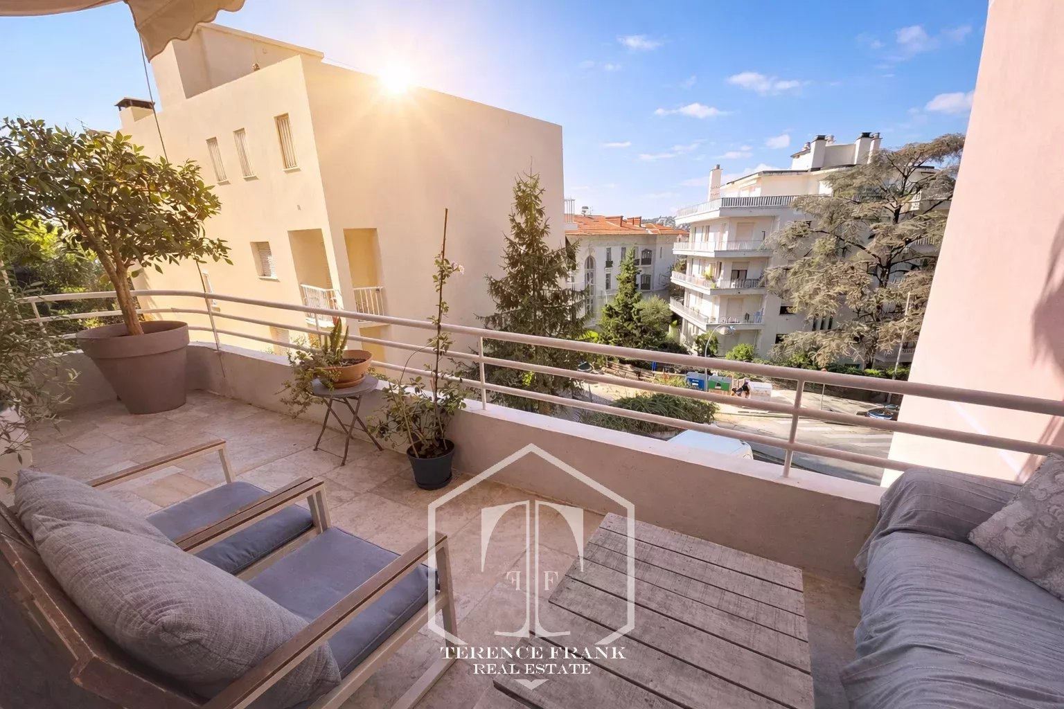 Agence immobilière de 