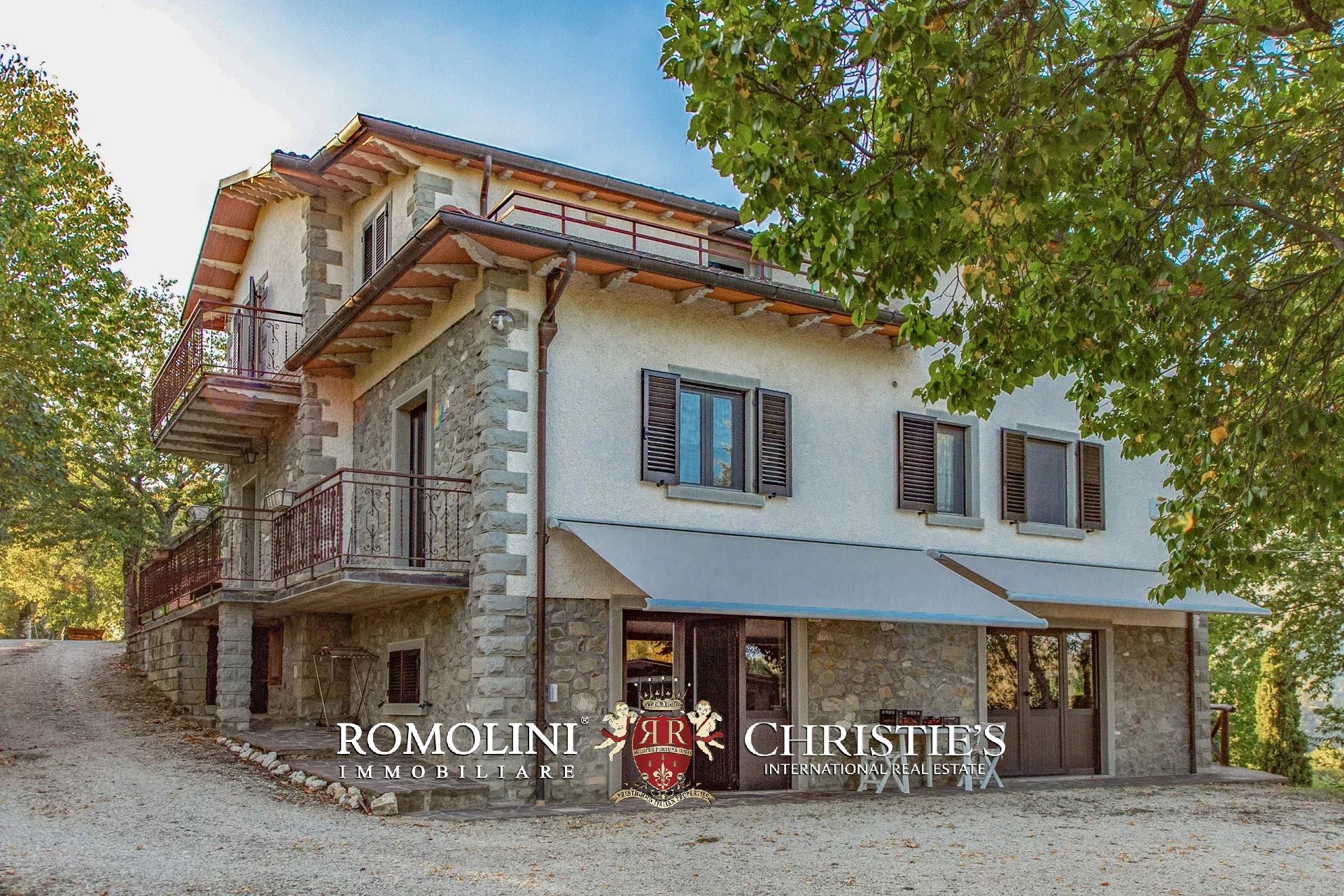 FARMHOUSE WITH PANORAMIC VIEWS FOR SALE IN TUSCANY, CAPRESE MICHELANGELO