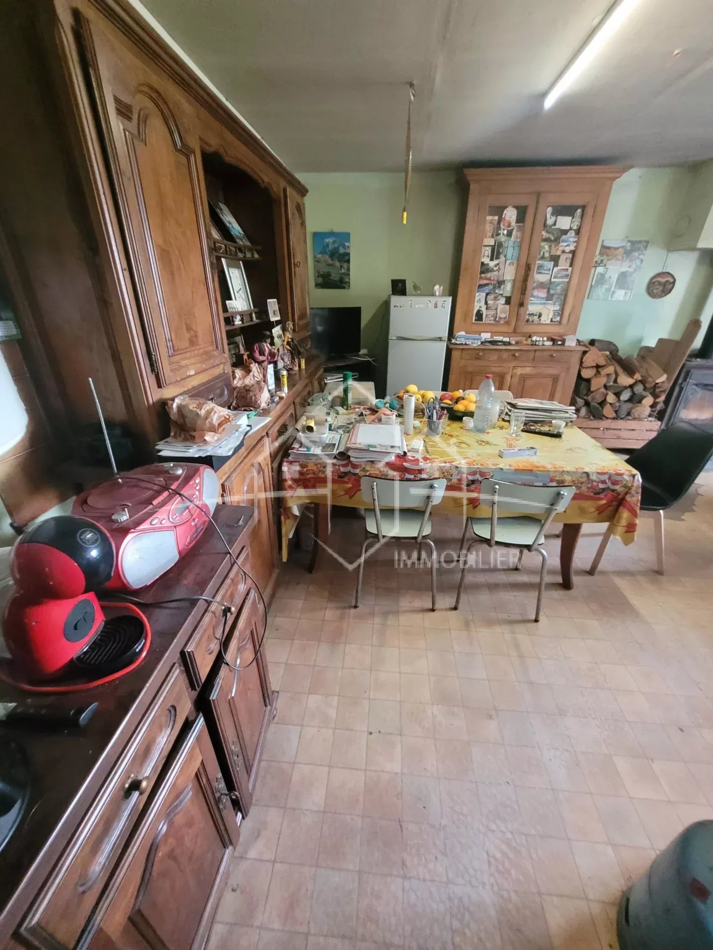 ANNEYRON, maison 2 pièces à rénover avec dépendances