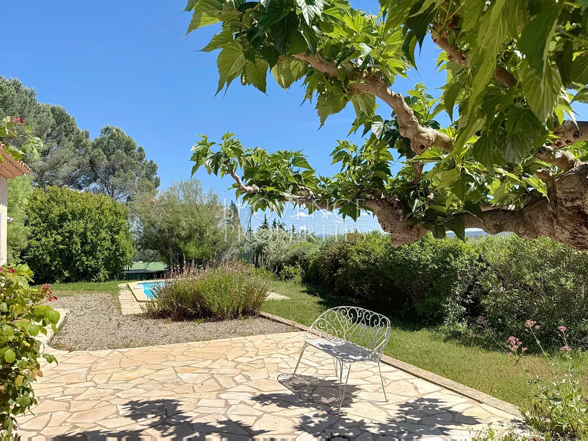 Provencal charm: Villa with pool, tennis court & stunning  views in Cotignac