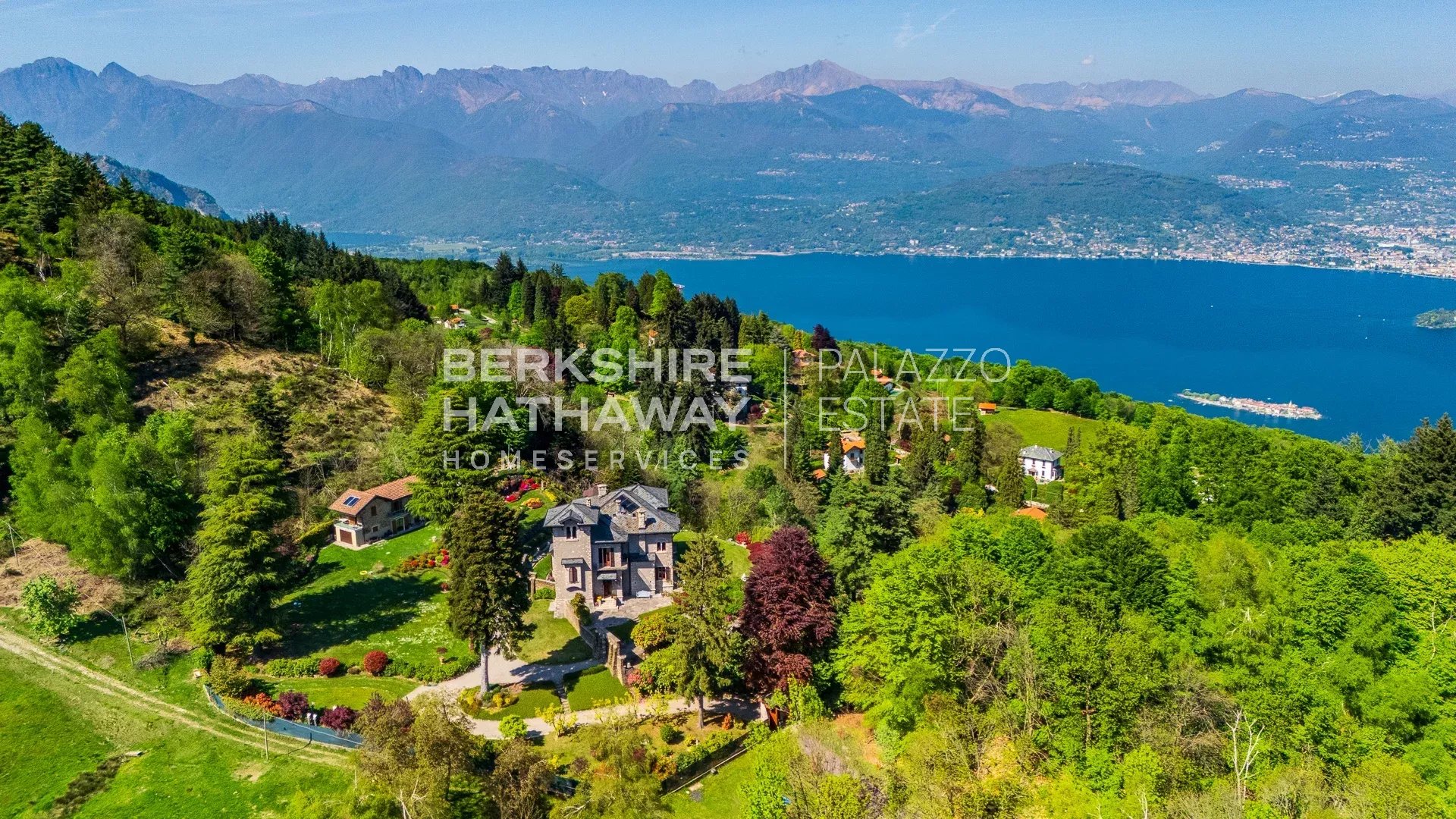 Historic Panoramic Villa with Botanical Park and Lake View
