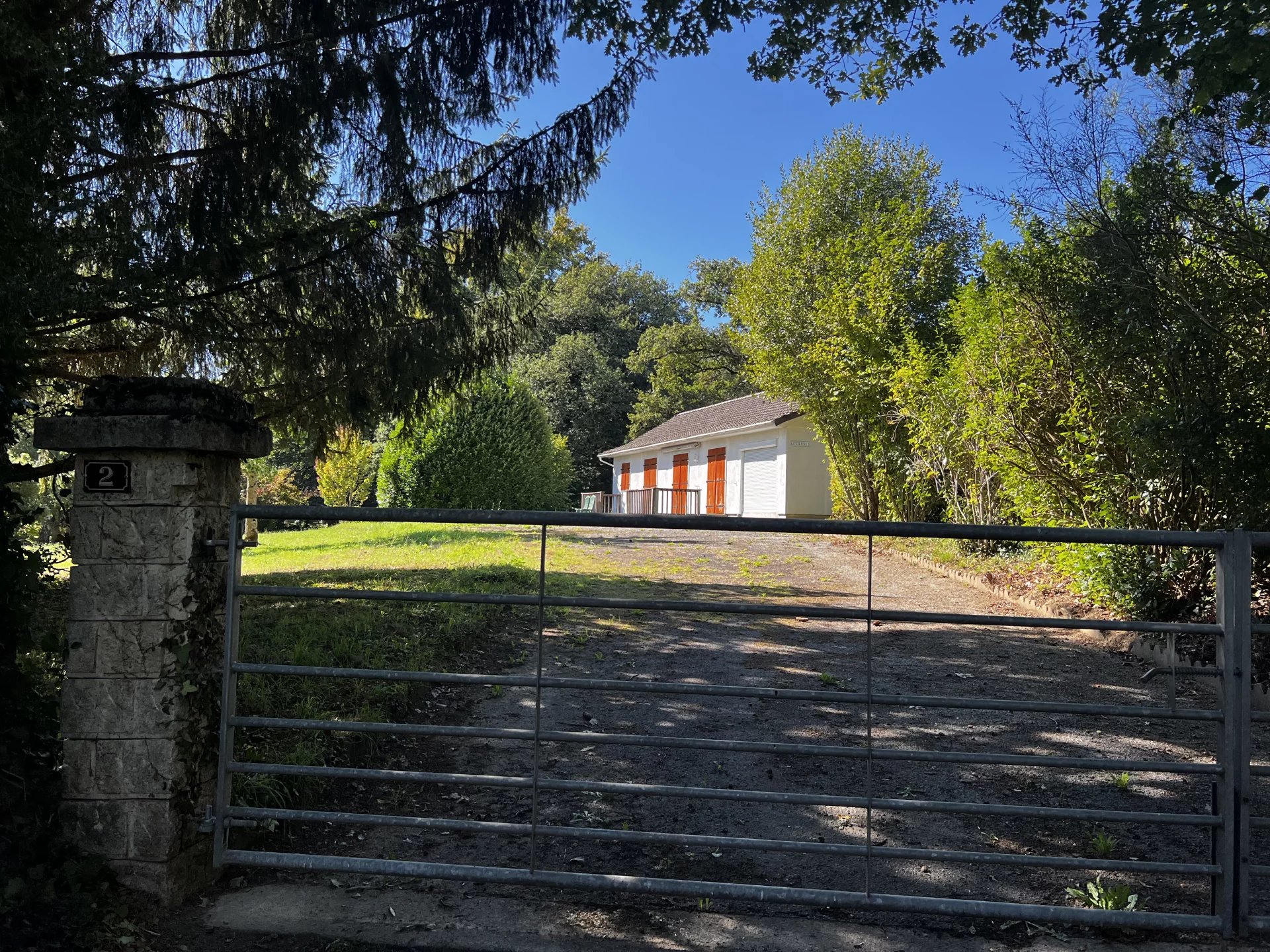 House in Folles - Image 2