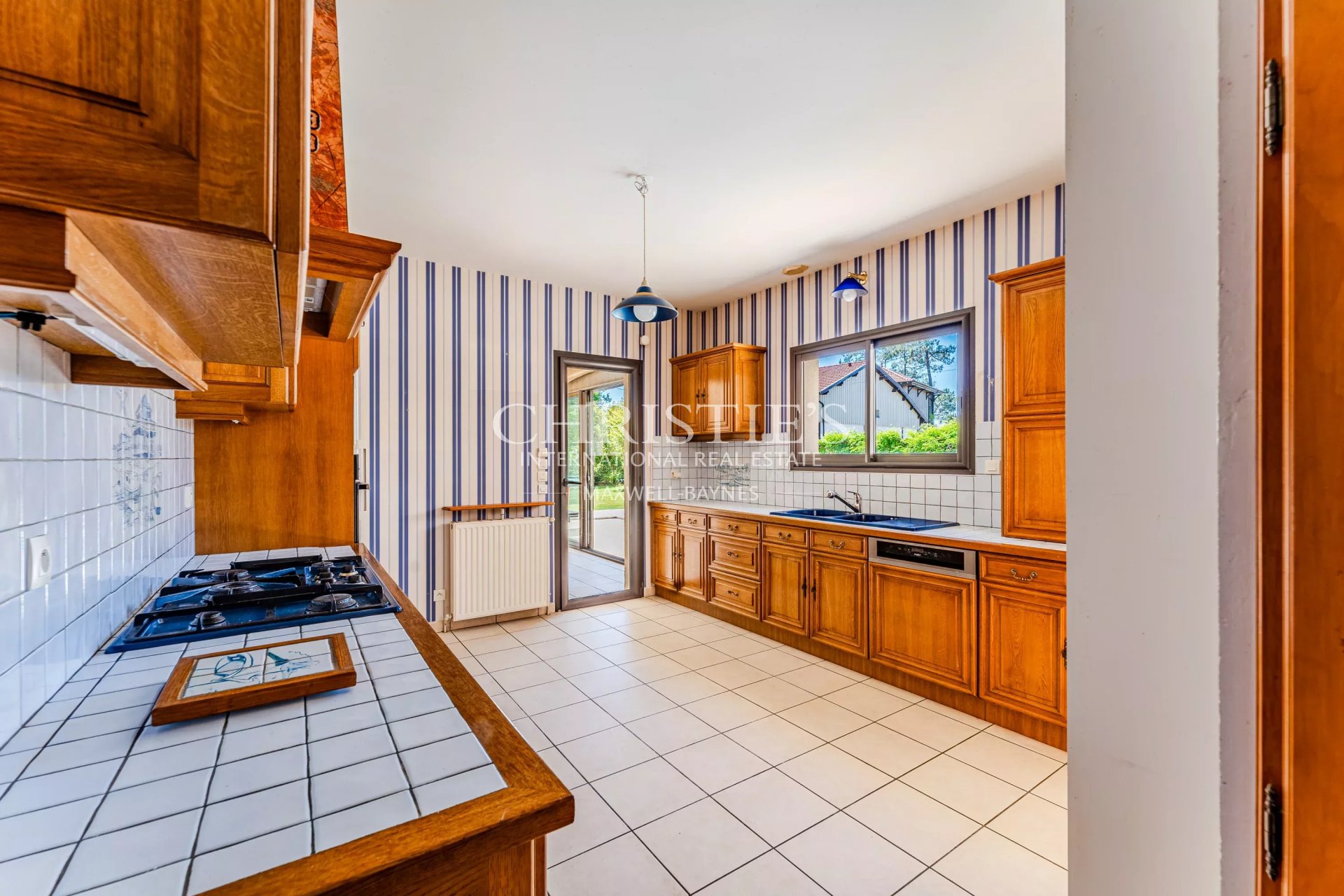 5 Bedroom Villa/Townhouse's Image 6