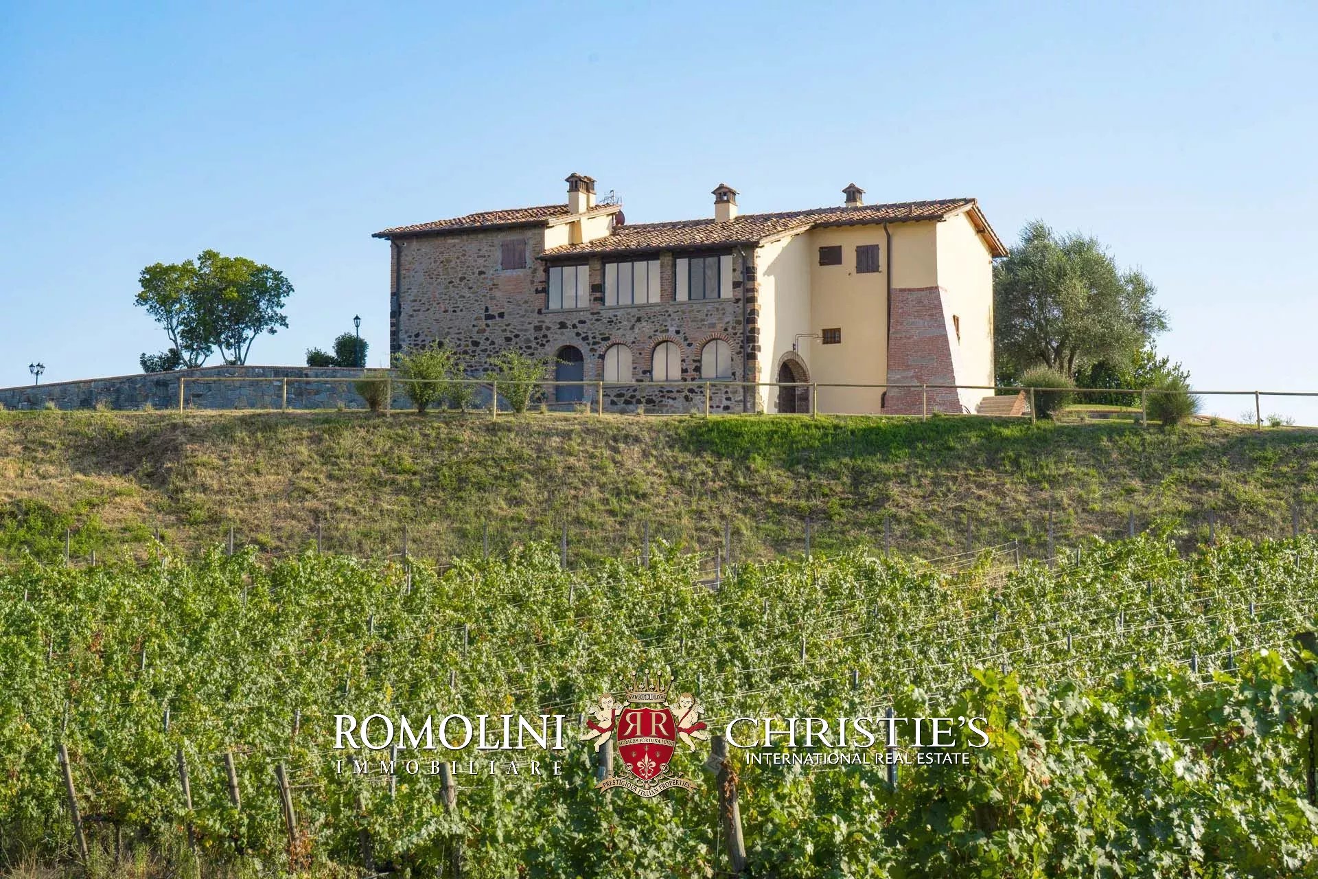 4 Bedroom Vineyard's Image 11