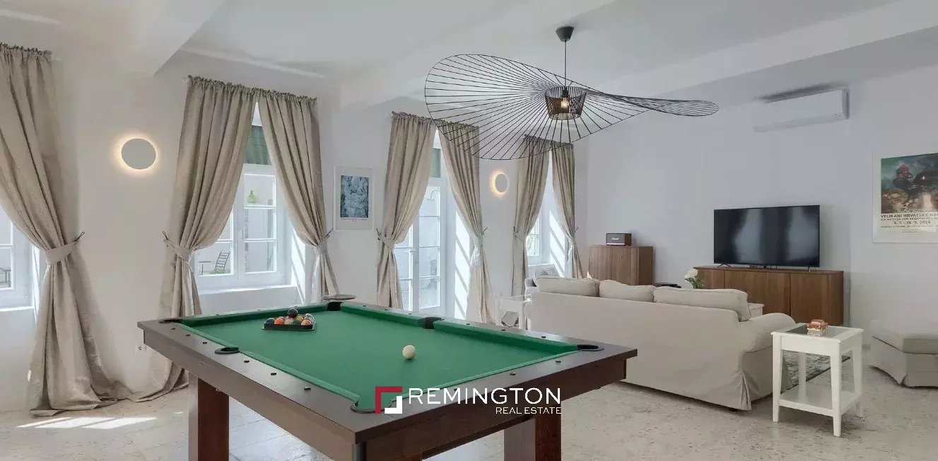 5 Bedroom Villa/Townhouse's Image 3