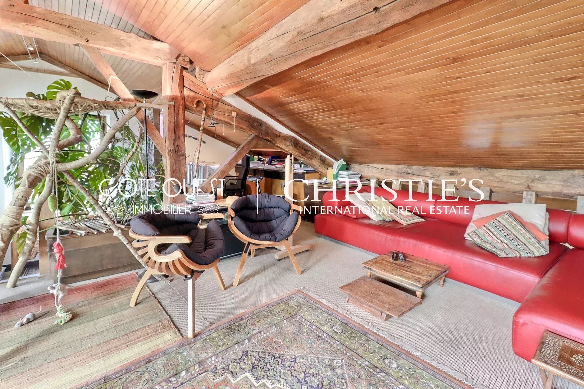 10 Bedroom Villa/Townhouse's Image 17