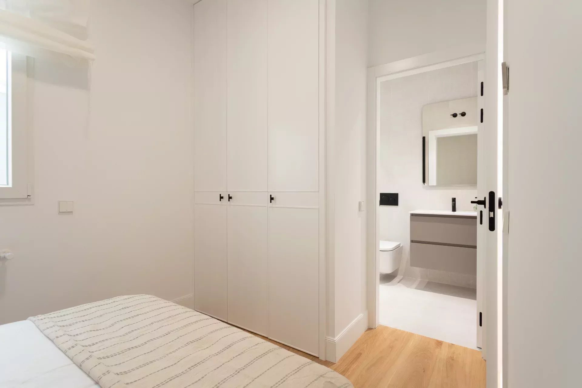 Brand new refurbished flat for sale in Chamberí - picture 27