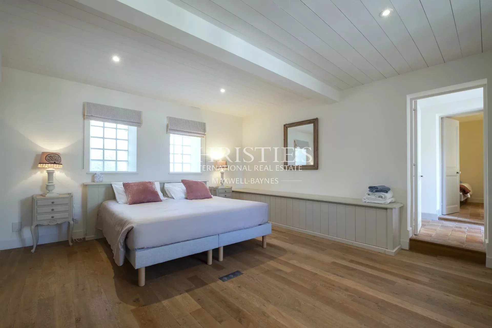 10 Bedroom Villa/Townhouse's Image 24