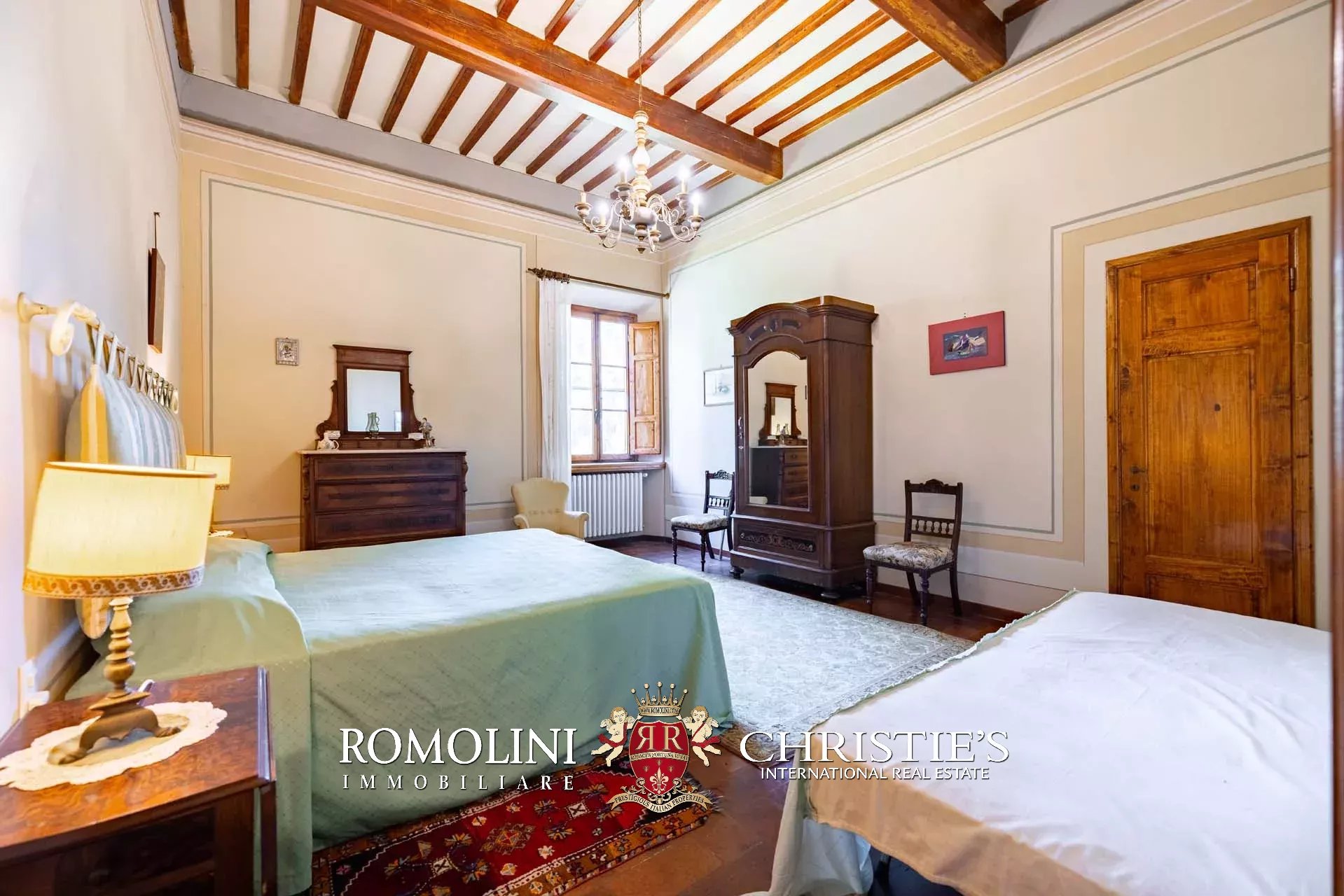 30 Bedroom Vineyard's Image 52