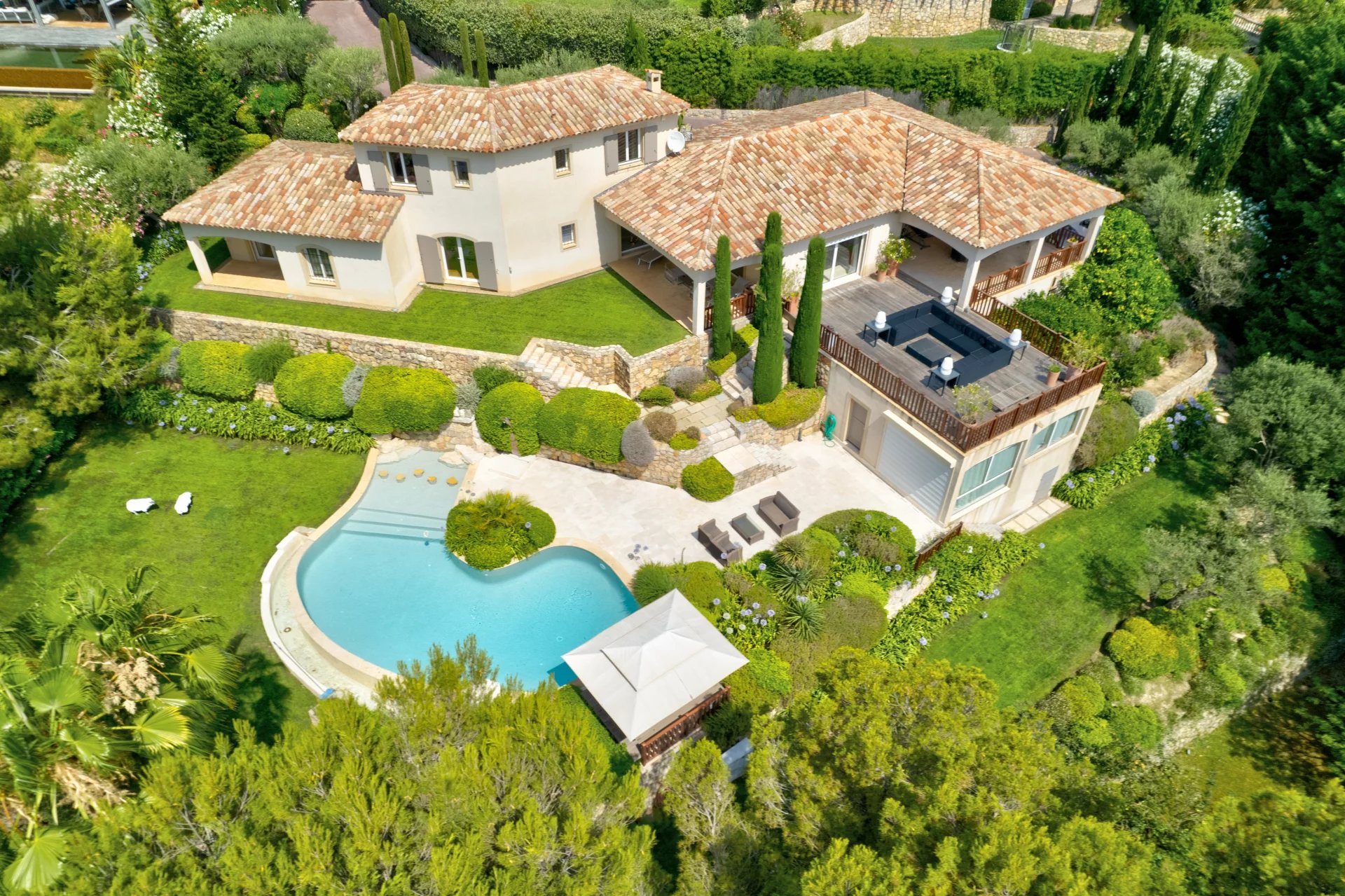 Maison à vendre. Superbe vue sur le vieux village de Mougins