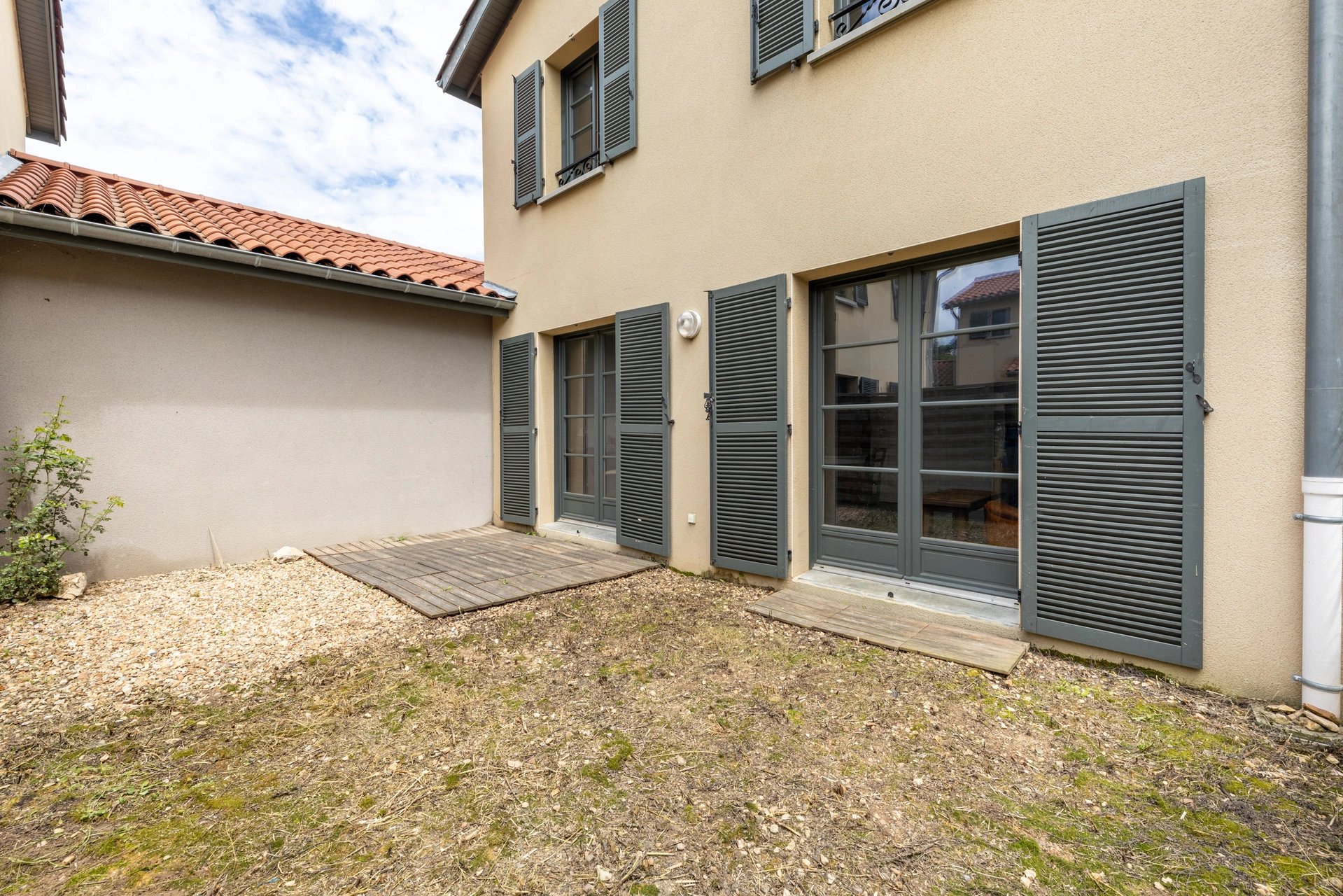 Maison T3 avec jardin, construite en 2014.