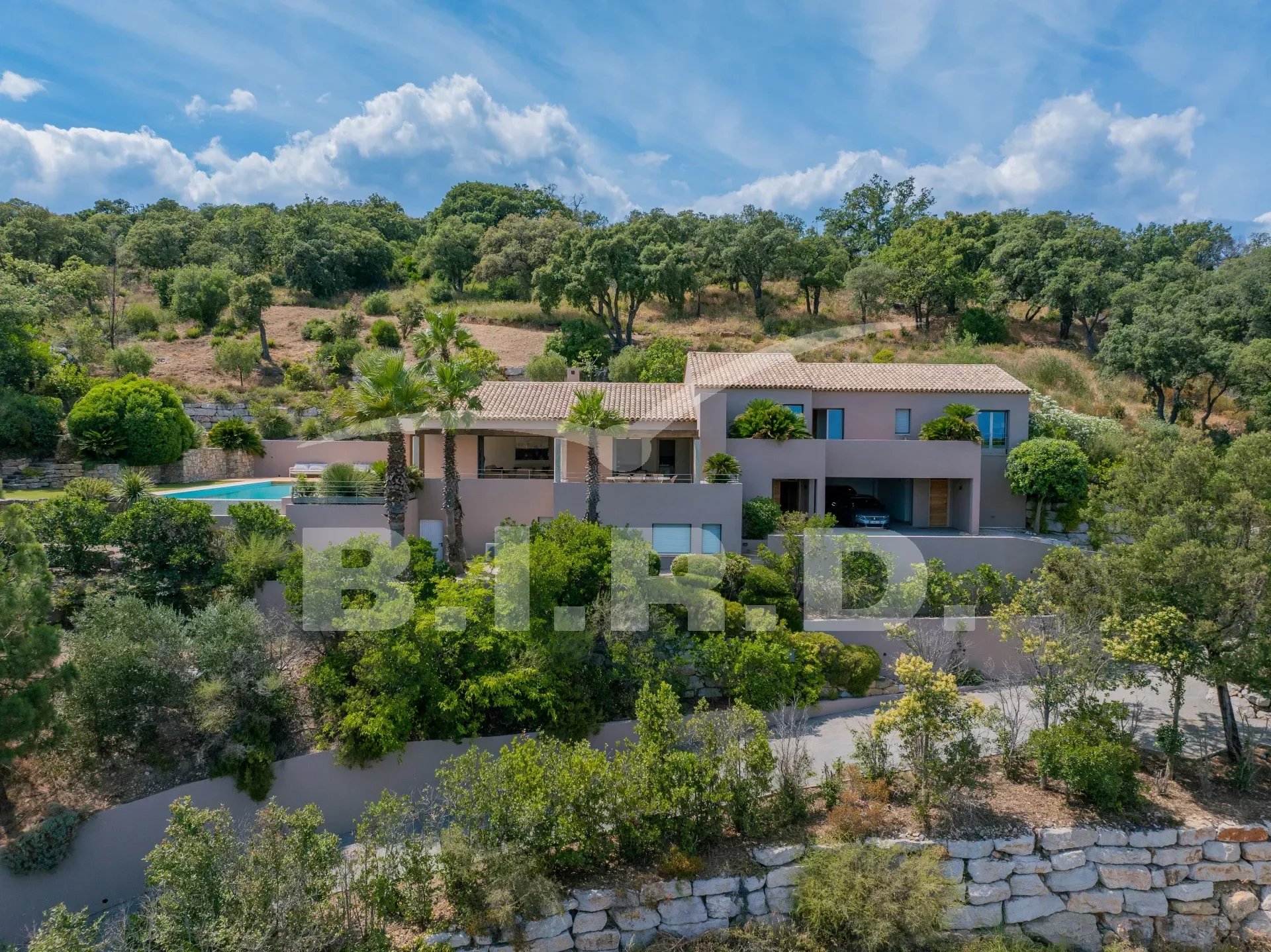 GRIMAUD : Vue mer et collines à couper le souffle