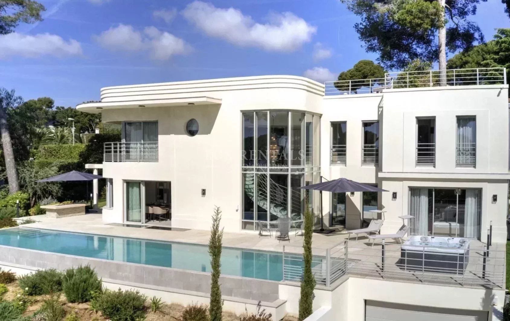 Beautiful new villa in Antibes