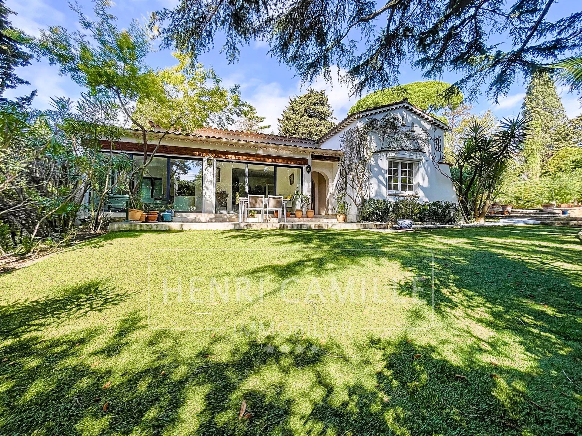 Agence immobilière de 