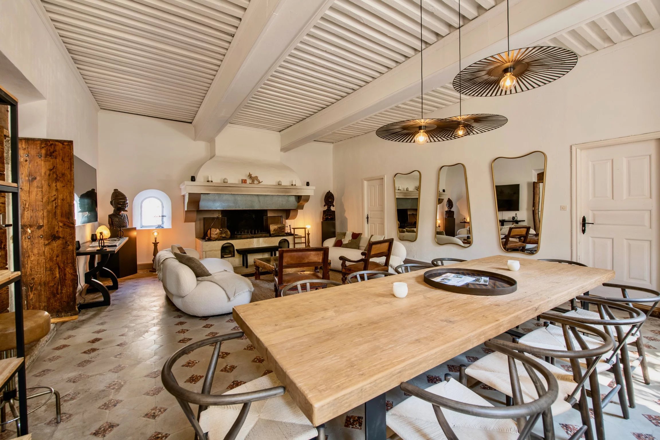 L’Isle-sur-la-Sorgue – 17th-century mansion/guest house with swimming pool. - 21434lr