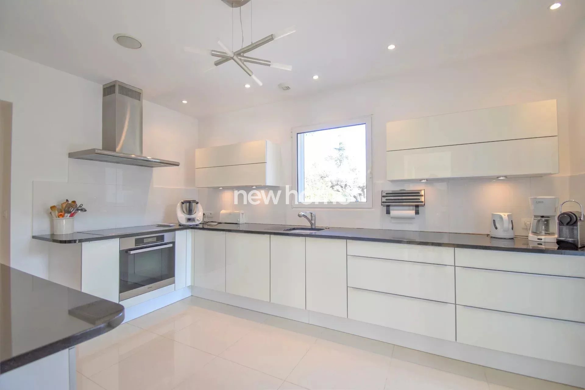 Magnifique villa de 220 m² avec tout le confort moderne à pied du village de Lorgues