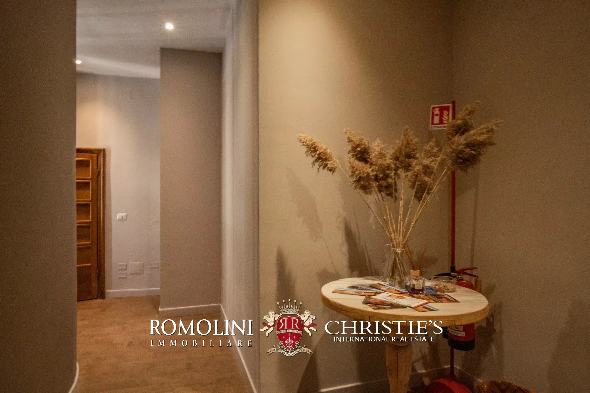 6 Bedroom Villa/Townhouse's Image 43