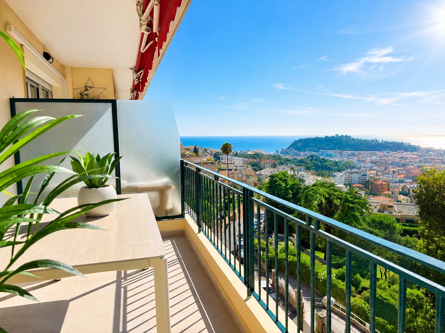 For Sale: 3-Room Apartment in Nice, Mont-Boron, with Sea View