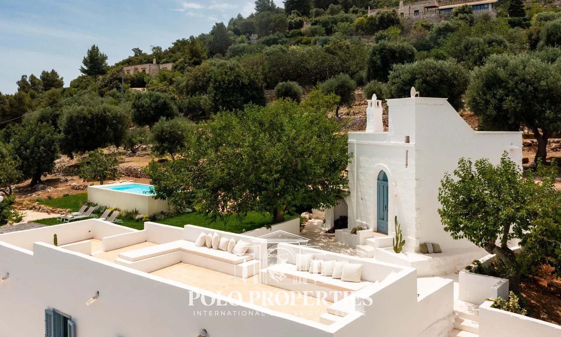 CHARMING PROPERTY WITH SEA VIEW AND SWIMMING POOL IN THE HEART OF PUGLIA