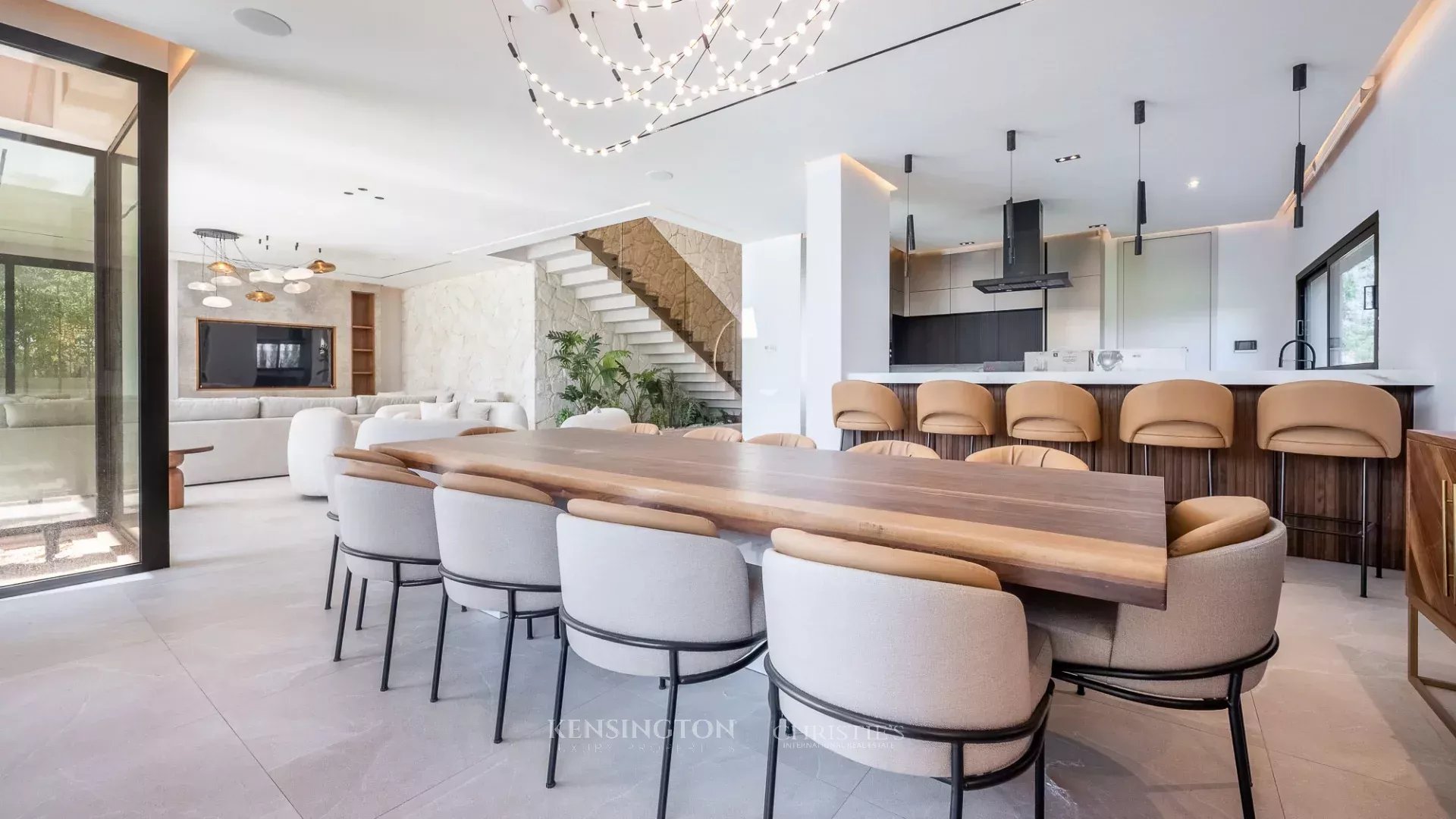 5 Bedroom Villa/Townhouse's Image 8