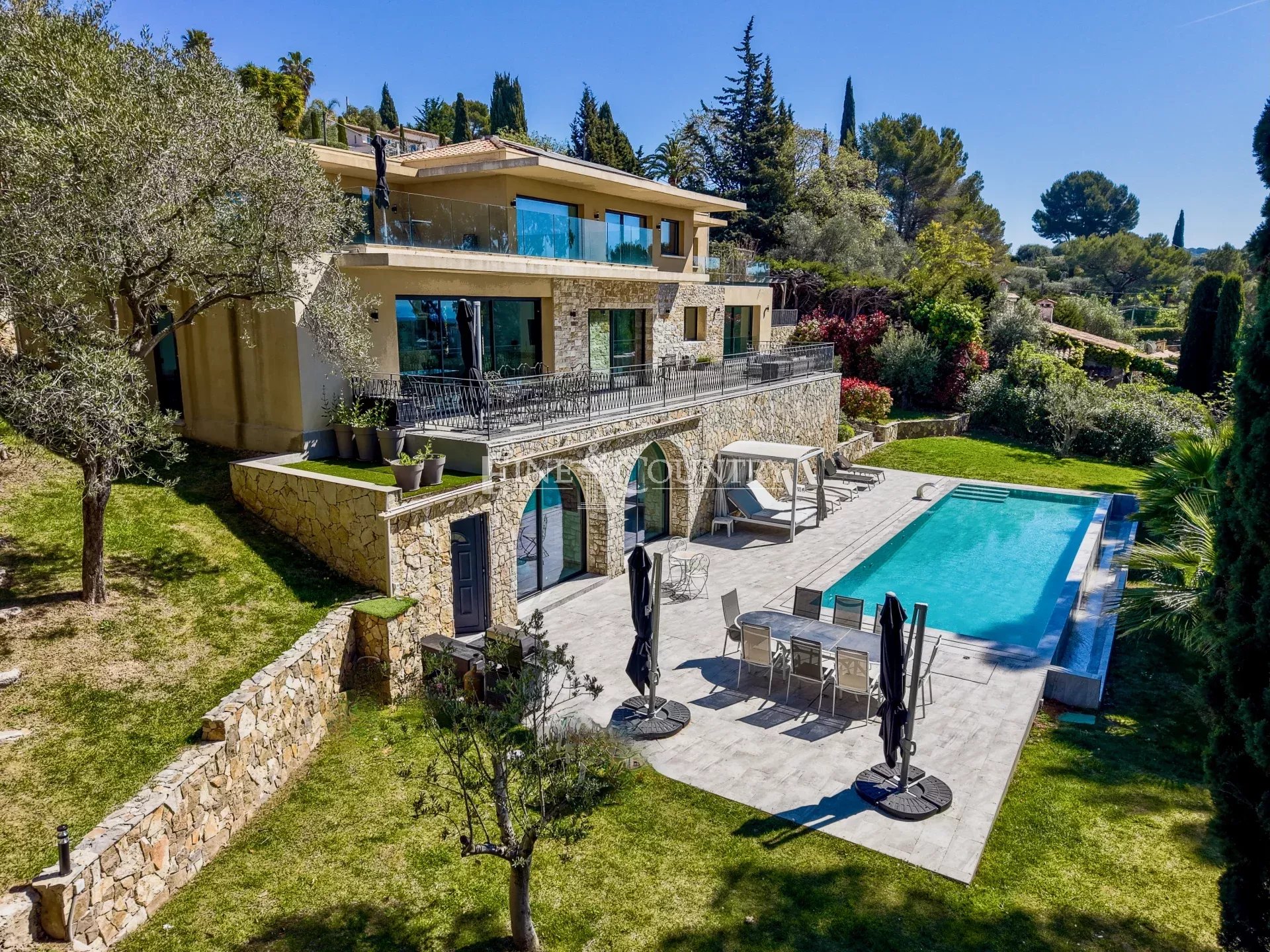 Photo of Villa for sale in Mougins with panoramic sea view