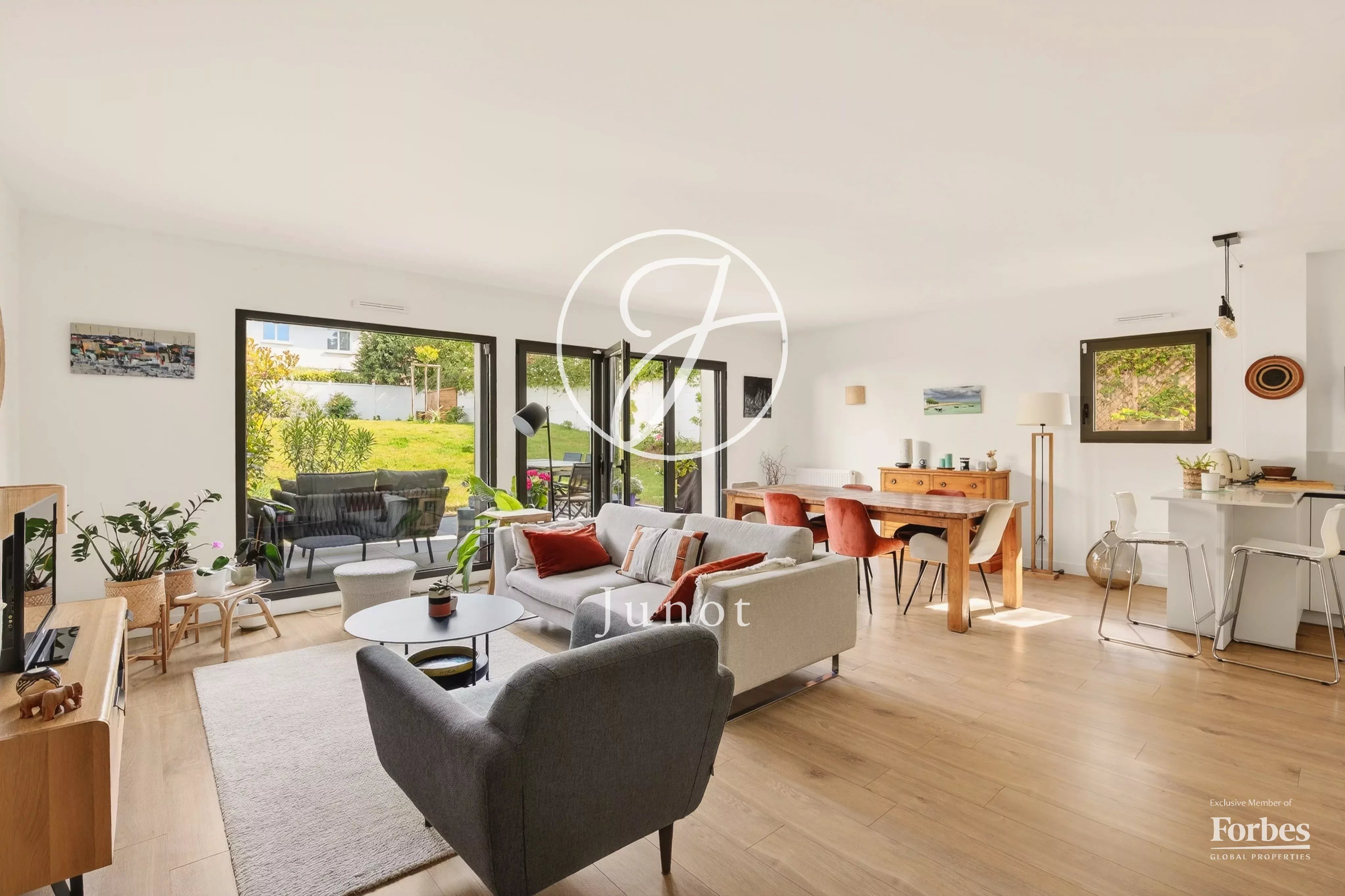 Rueil-Malmaison - CENTRE VILLE - COTEAUX - Duplex de 117.15m² - 4 chambres - Jardin de 328m²