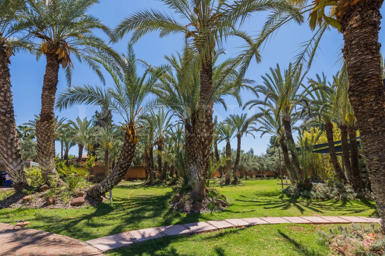 Oriental palace for sale in a beautiful area of the Palmeraie Dar Tounsi in Marrakech.