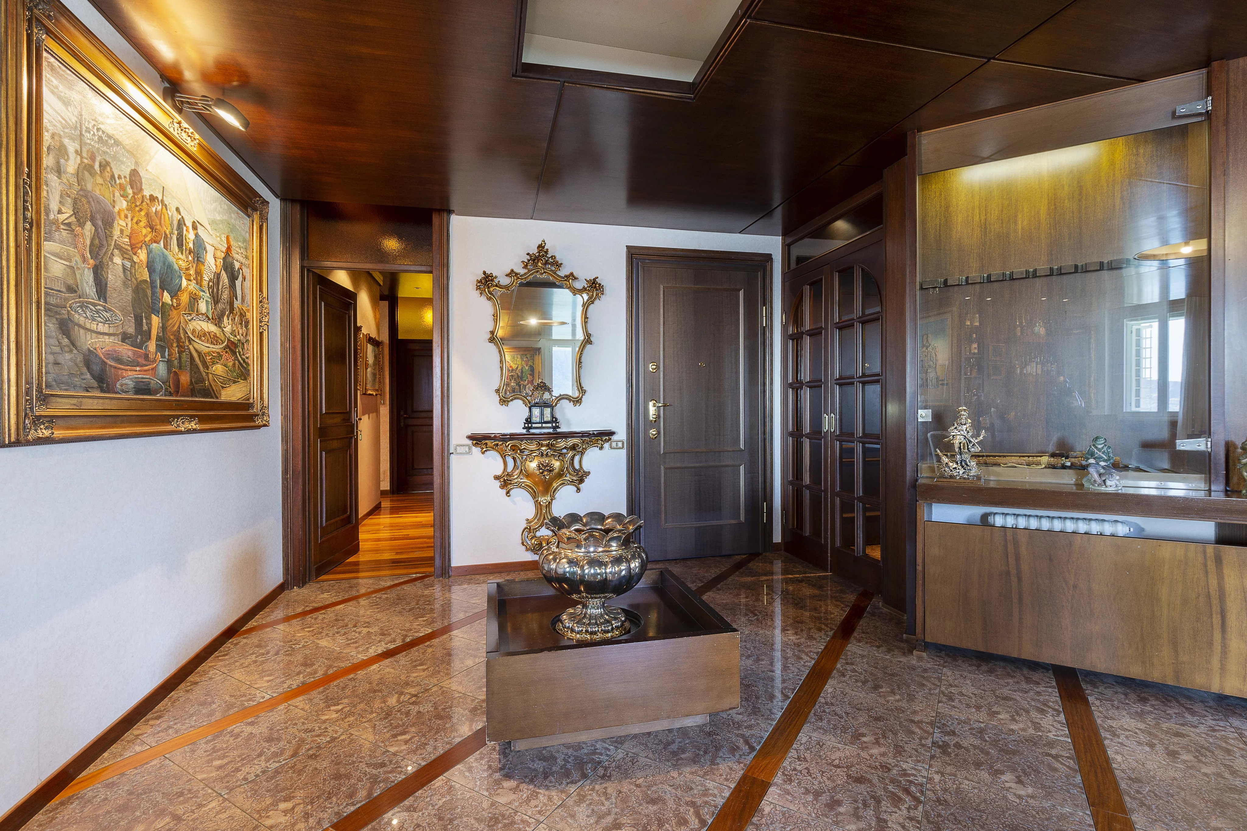 Multi-room apartment in prestigious building, with swimming pool, Lake Como - picture 25 title=