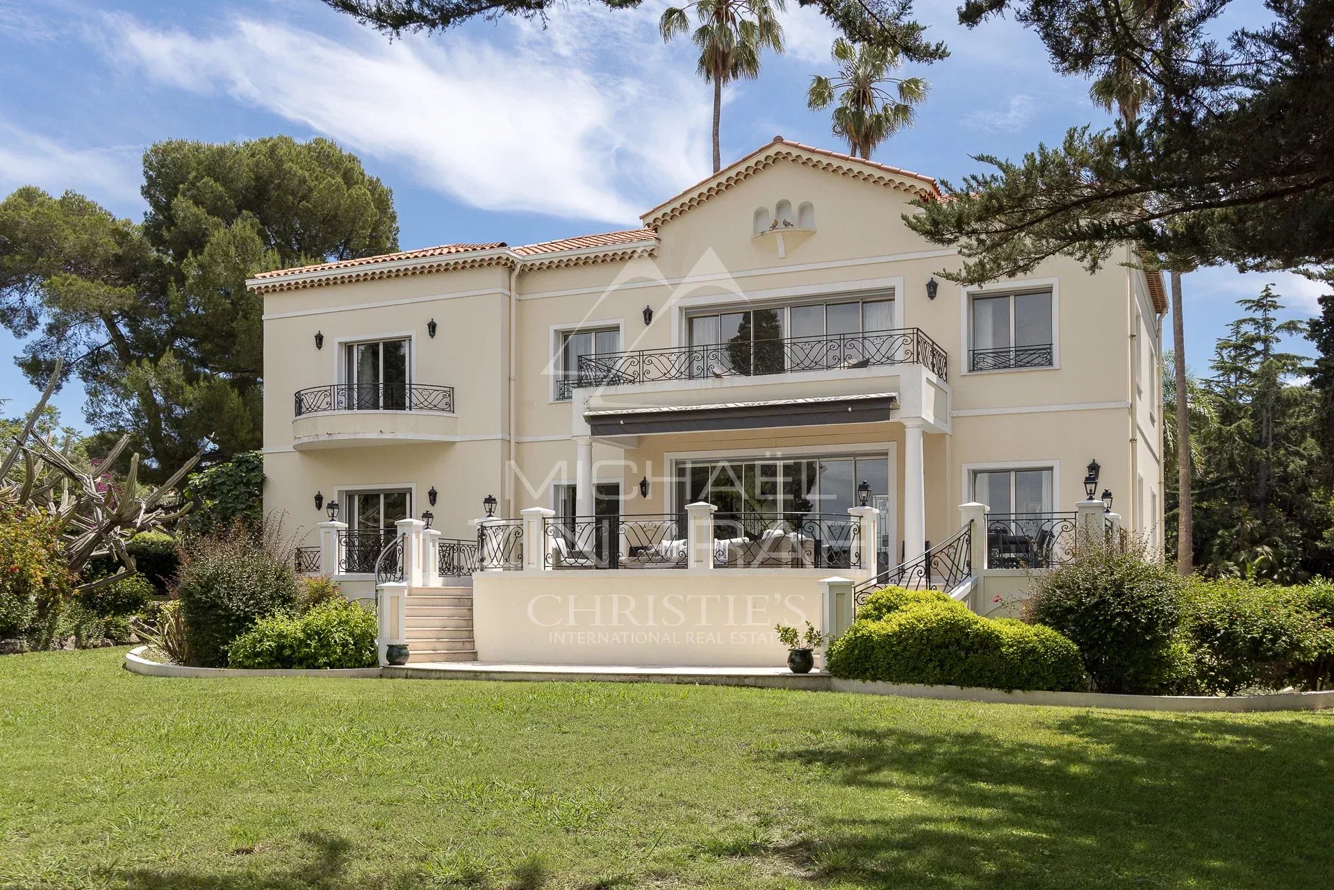 10 Bedroom Villa/Townhouse's Image 31