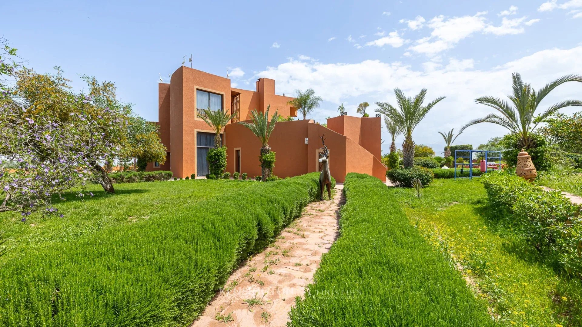 9 Bedroom Villa/Townhouse's Image 10