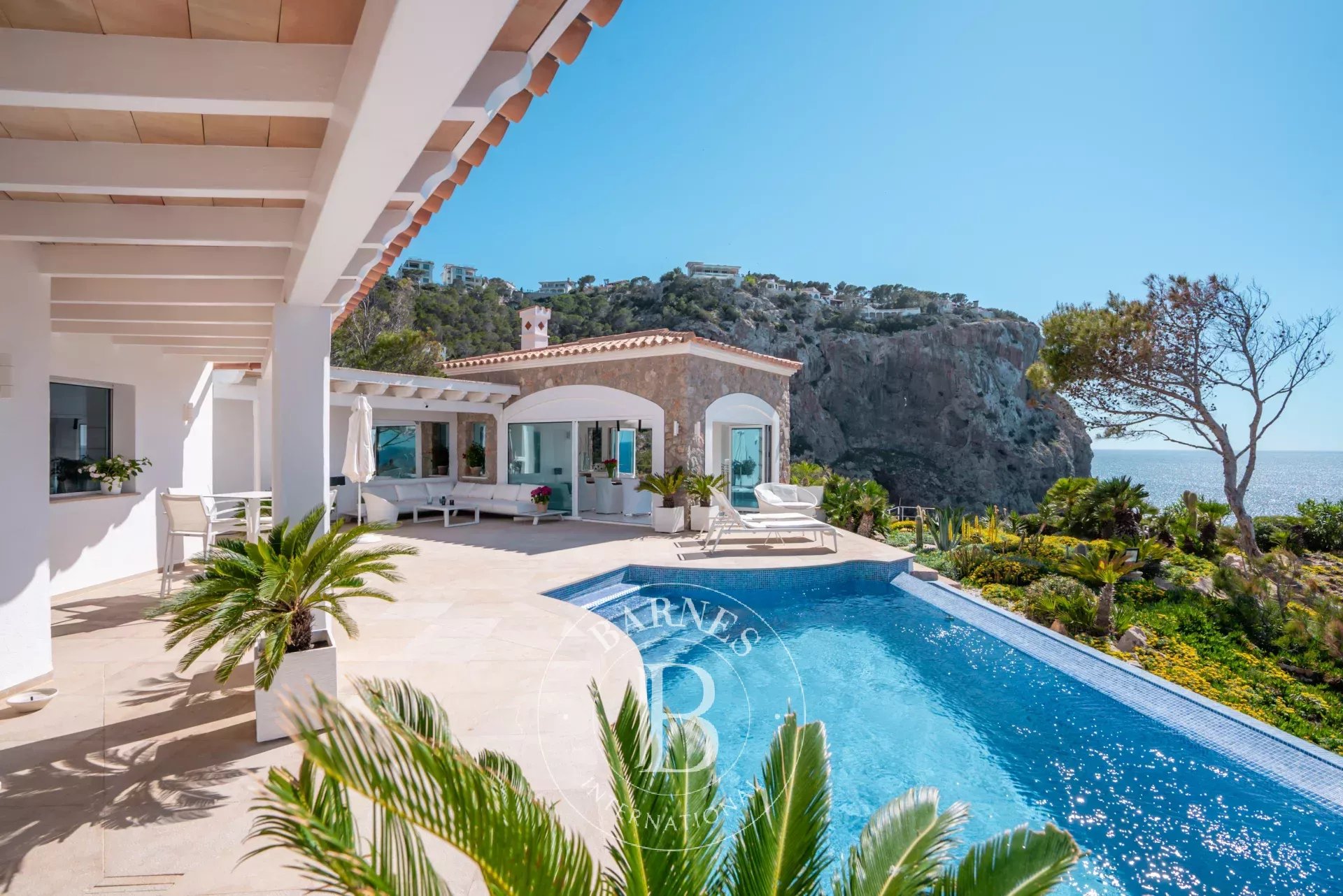 Villa contemporaine en bord de mer avec vue panoramique à Andratx