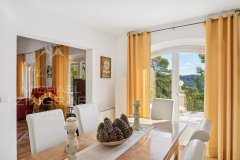 Charming Single-Storey Villa with Sea and Hill Views — photo 6 of 7