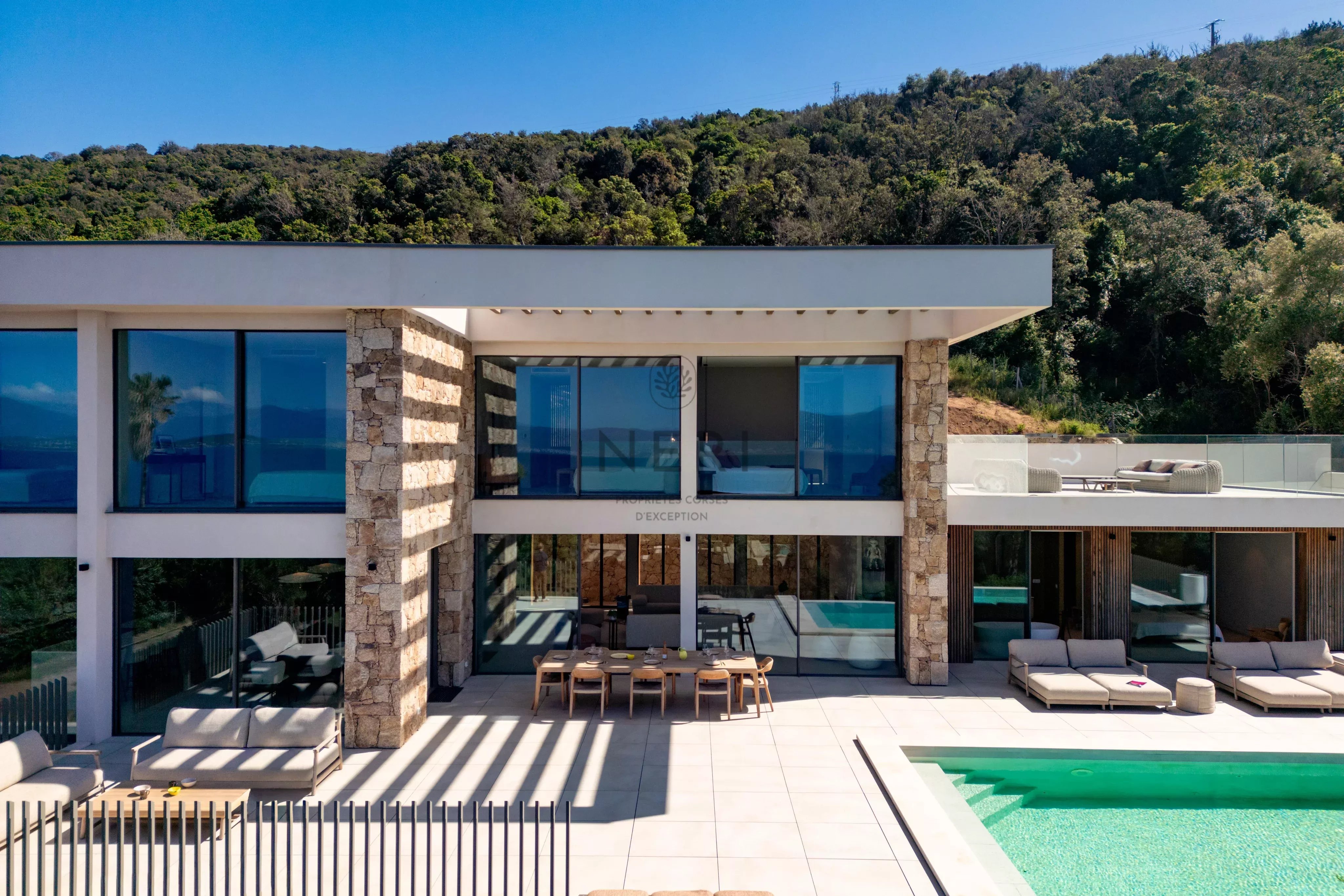 Villa DEA- 6 chambres, pieds dans l'eau, piscine, vue mer panoramique