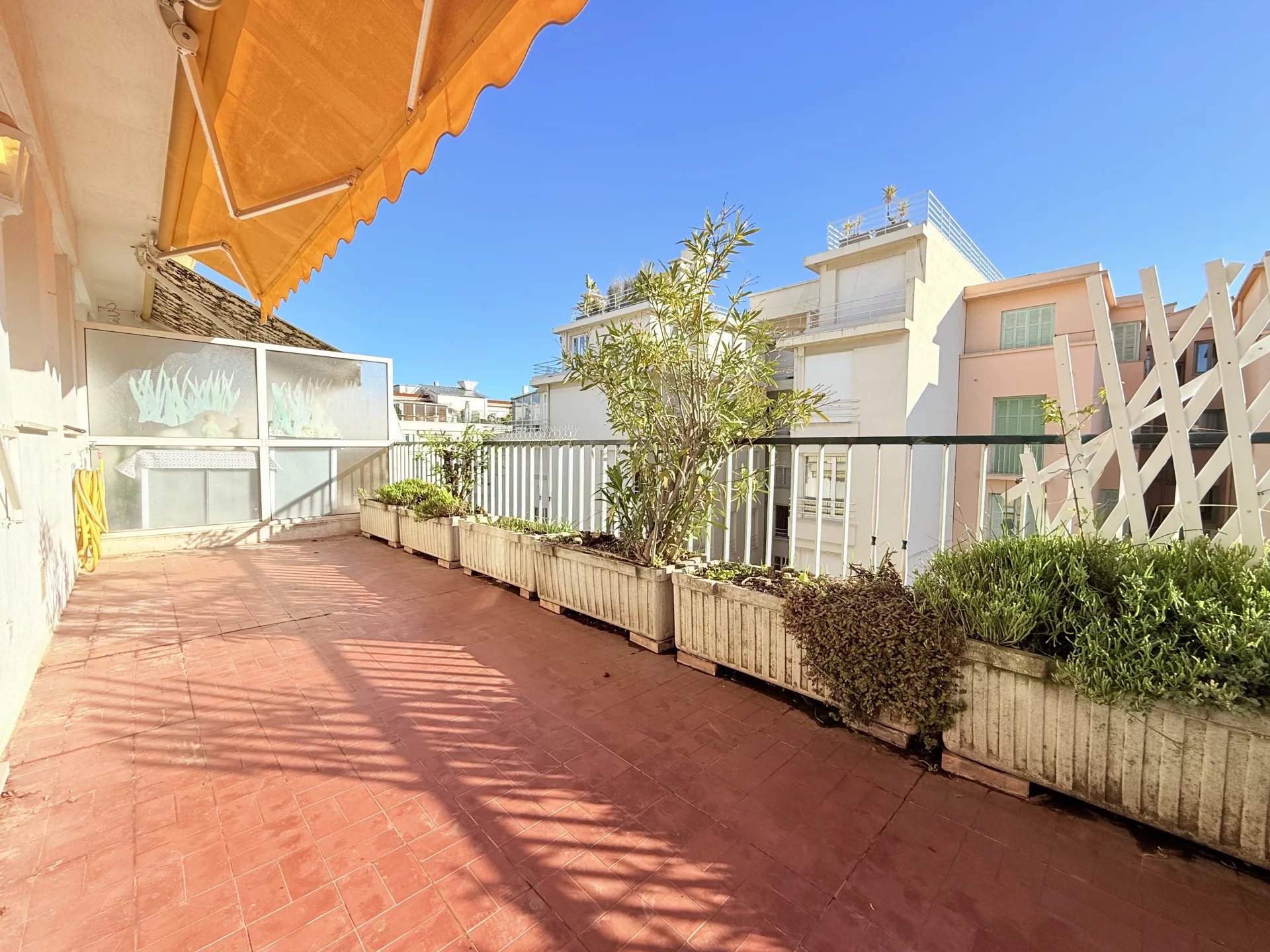 NICE ANDRIOLI - TERRASSE DE 16M2 - DERNIERS ETAGES