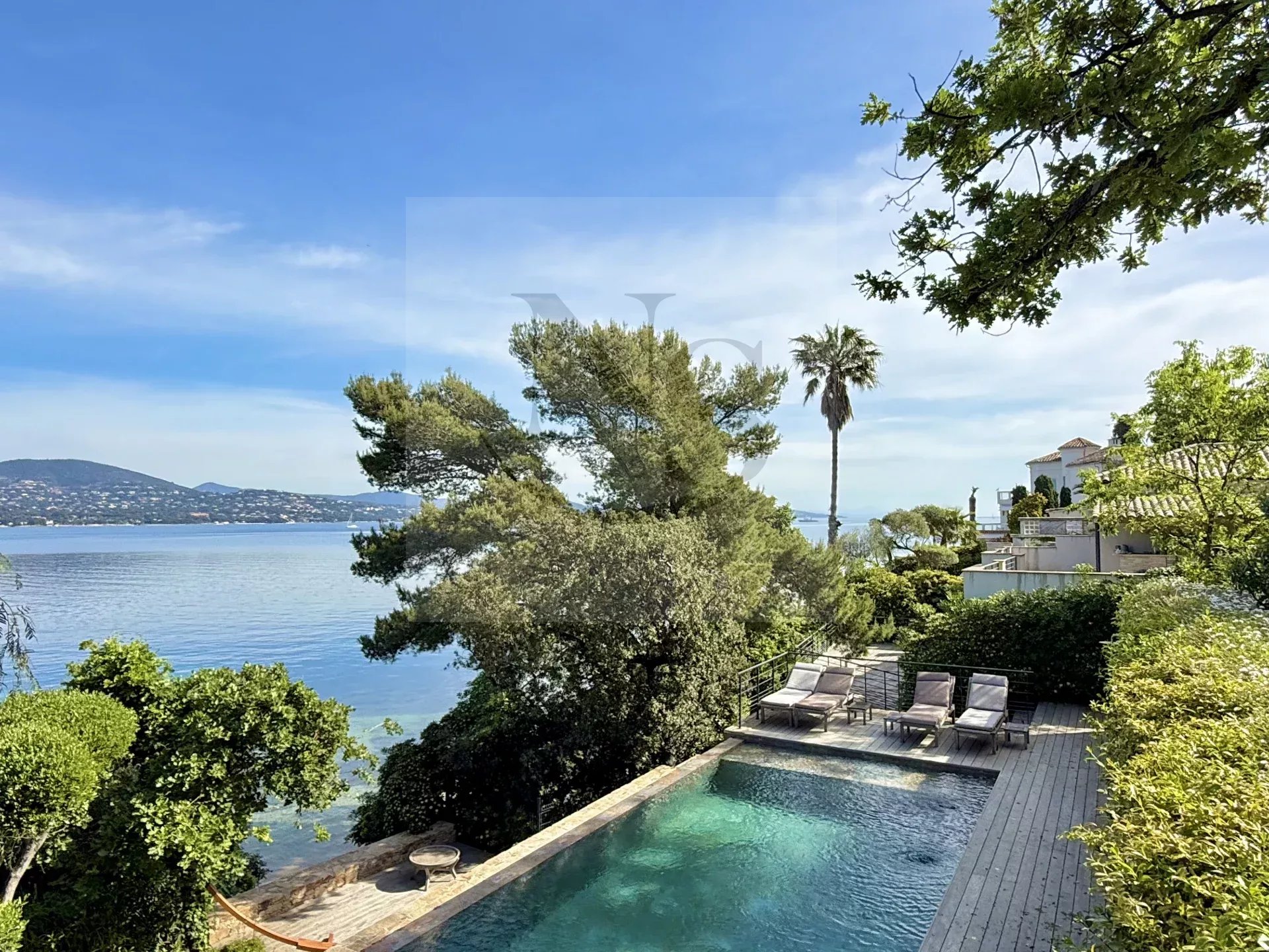 SAINT-TROPEZ / MAISON DE PLAGE PIED DANS L’EAU - PLAGE PRIVÉE - Photo 3