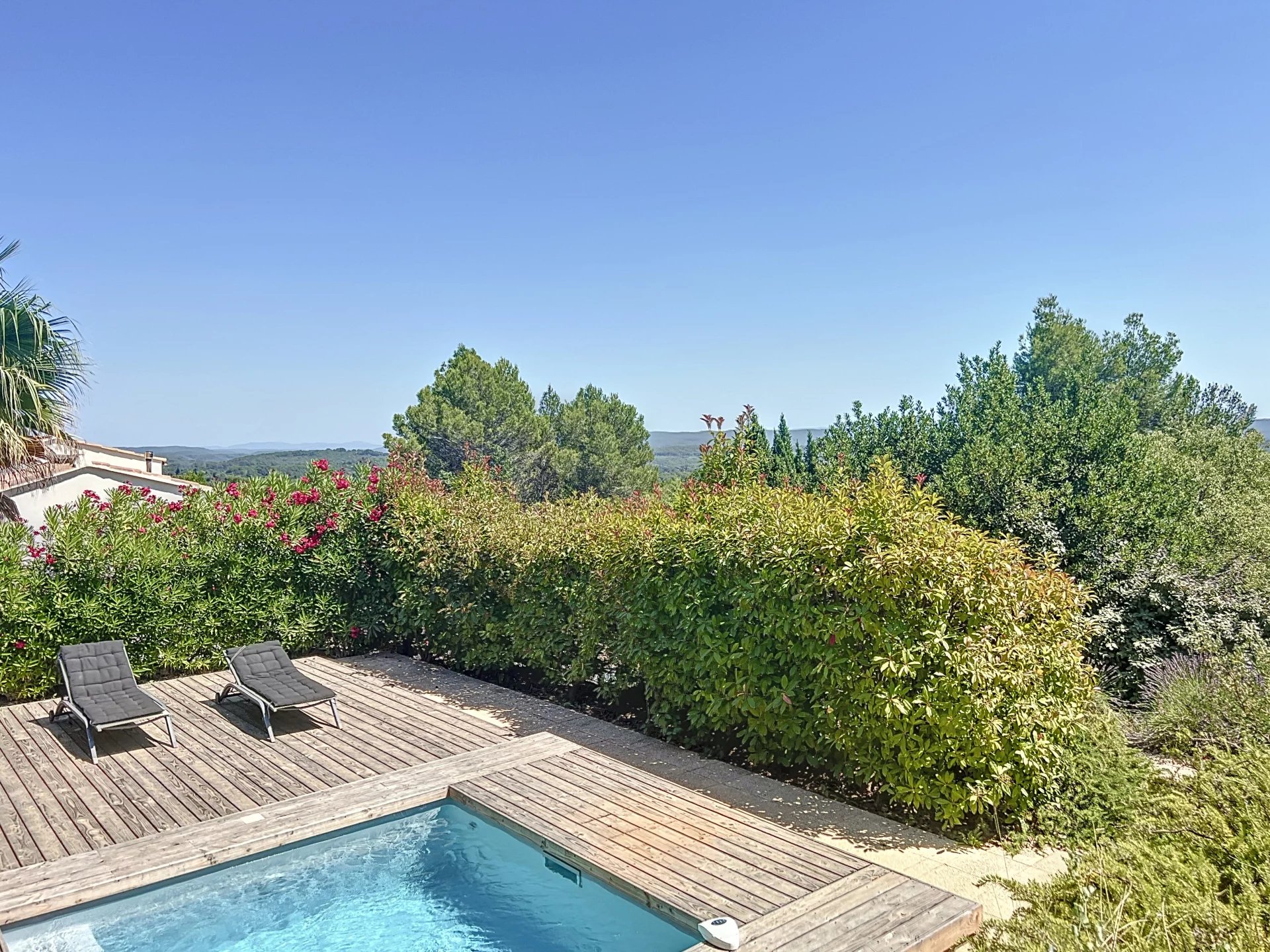Cotignac, Peaceful Retreat with Breathtaking Panoramic Views and High-End Feature