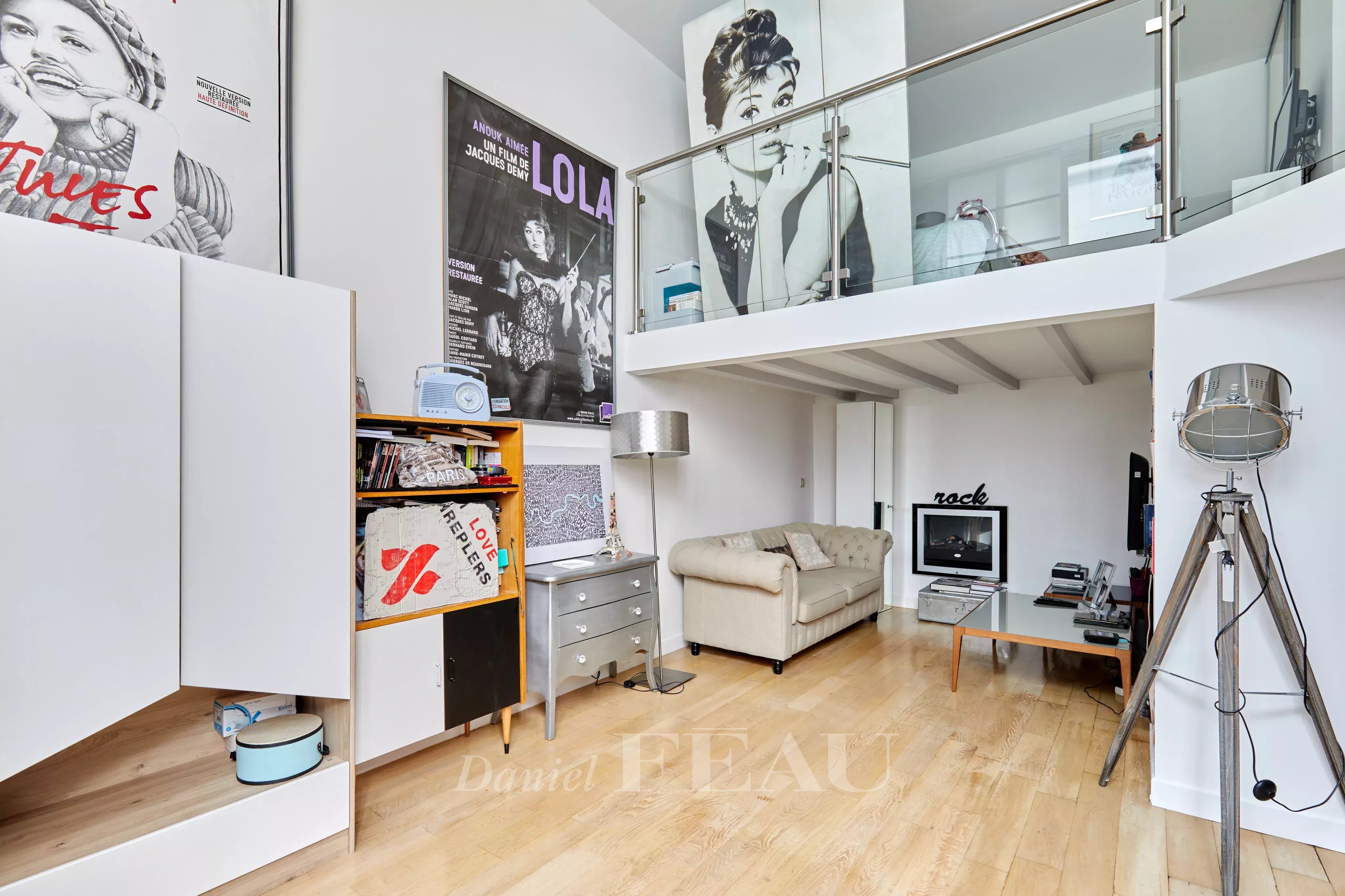 Séjour, chambre en mezzanine