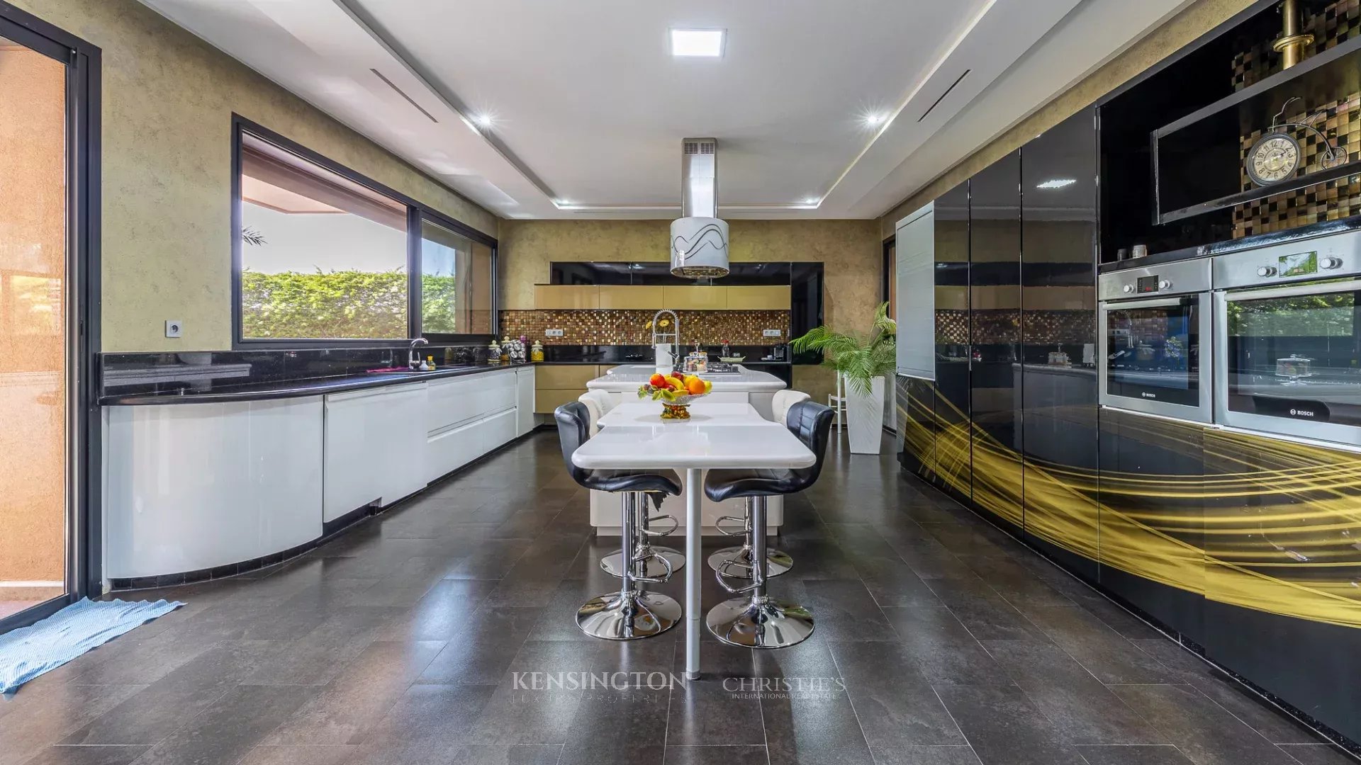 9 Bedroom Villa/Townhouse's Image 17