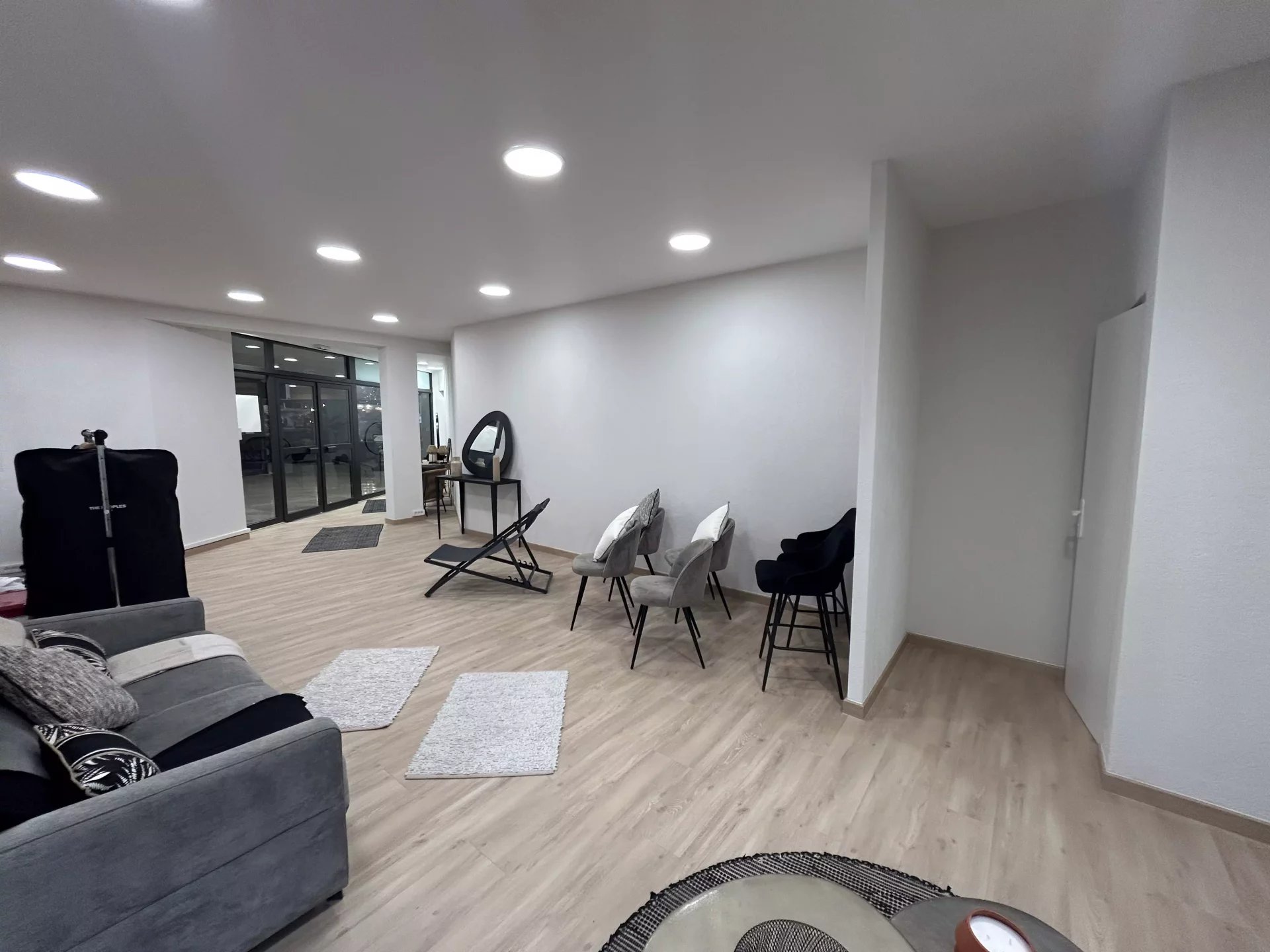 Location pure avec vitrine