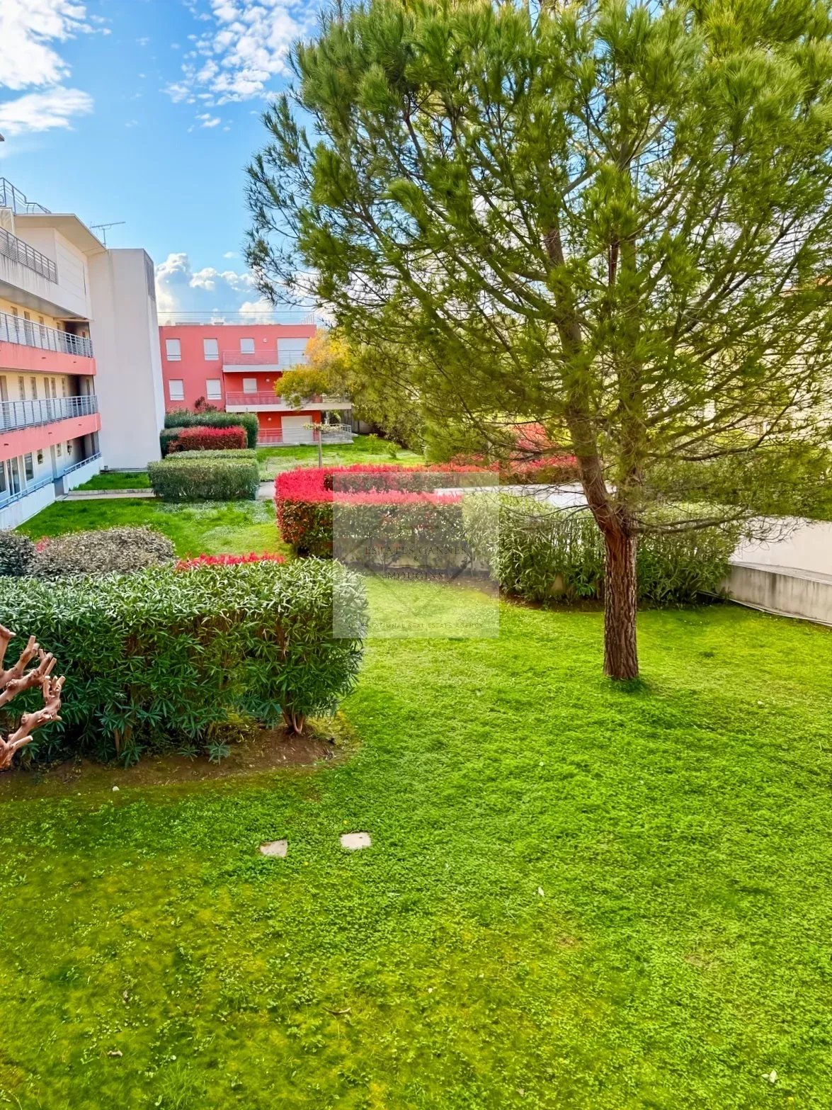 VILLENEUVE-LOUBET PLAGE — STUDIO MEUBLÉ 24 M² AVEC BALCON — PREMIÈRE LIGNE MER — photo 8