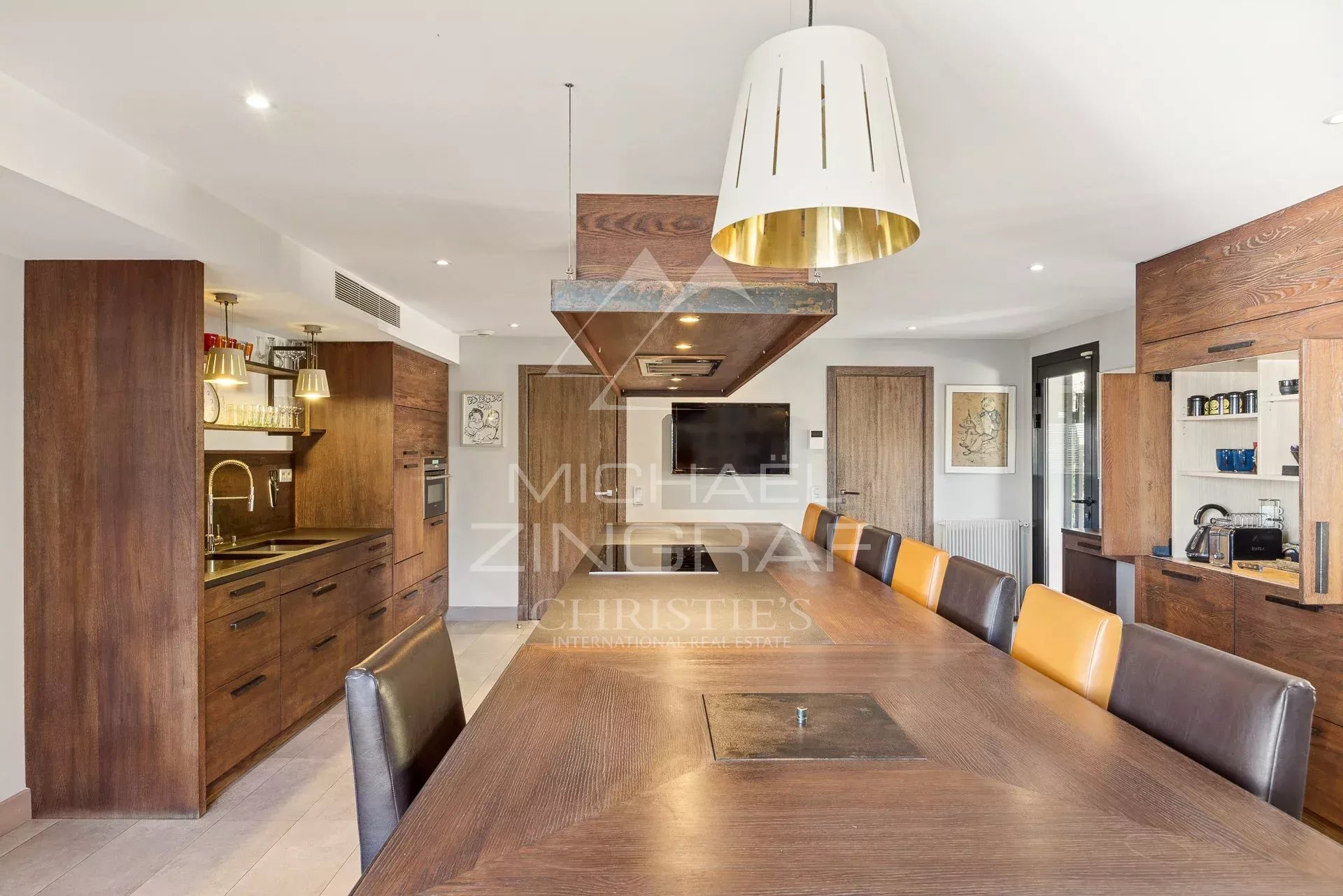 6 Bedroom Villa/Townhouse's Image 4