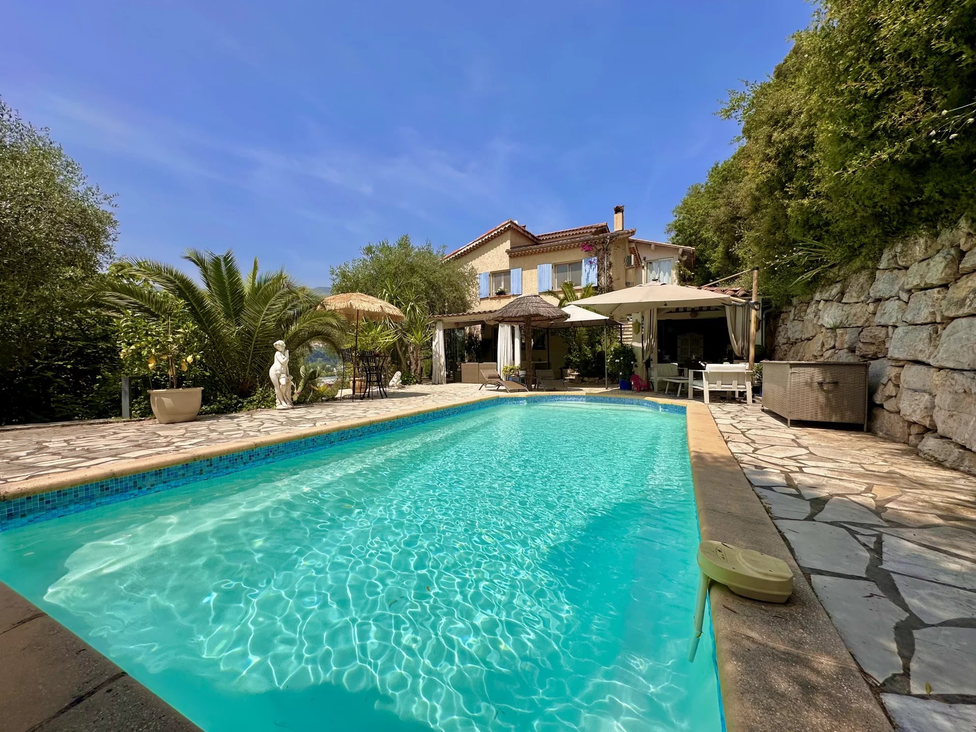 Villa 5 bedrooms in Castagniers